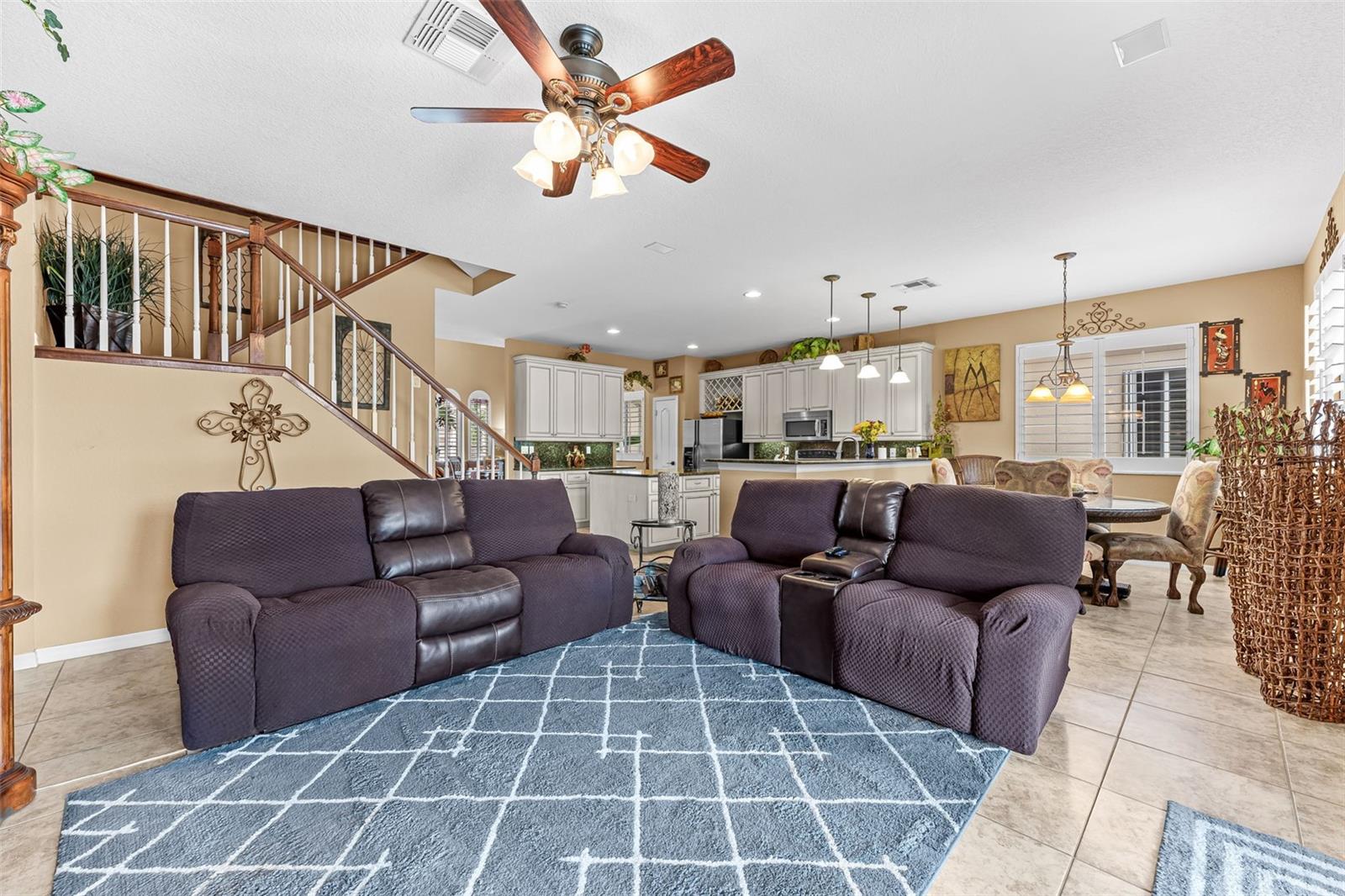 Image 14 of 48 For 15489 Laguna Hills Drive