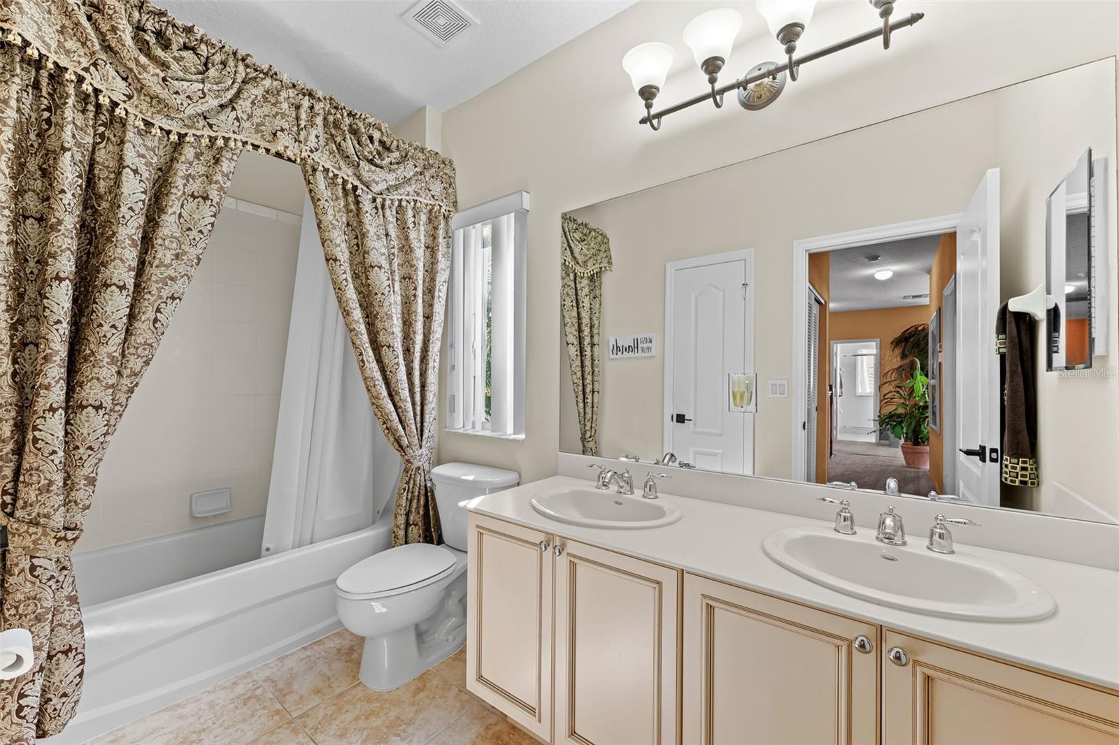 Image 30 of 48 For 15489 Laguna Hills Drive