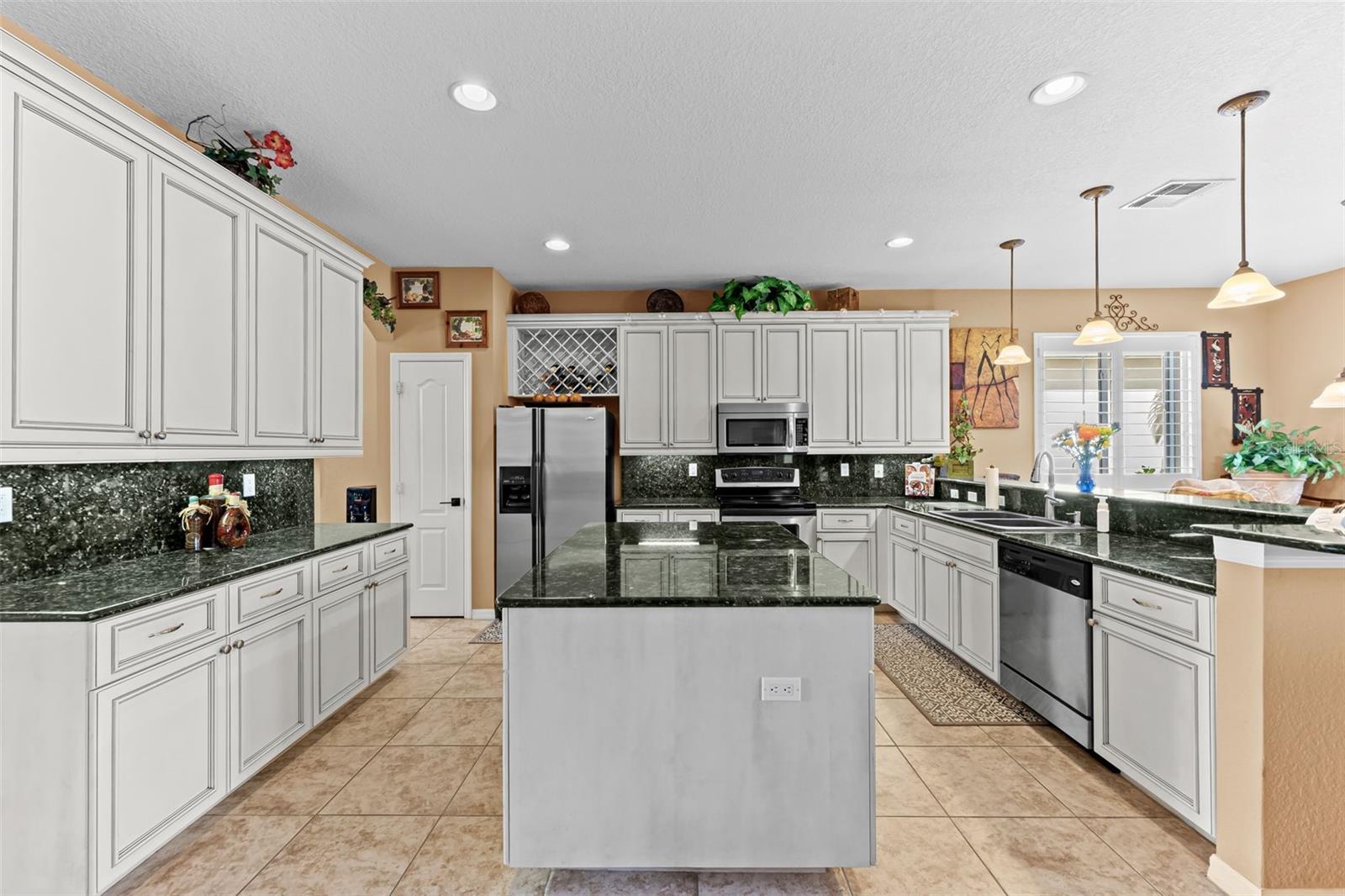 Image 8 of 48 For 15489 Laguna Hills Drive