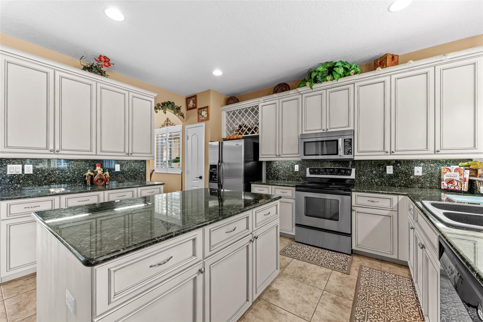 Image 9 of 48 For 15489 Laguna Hills Drive