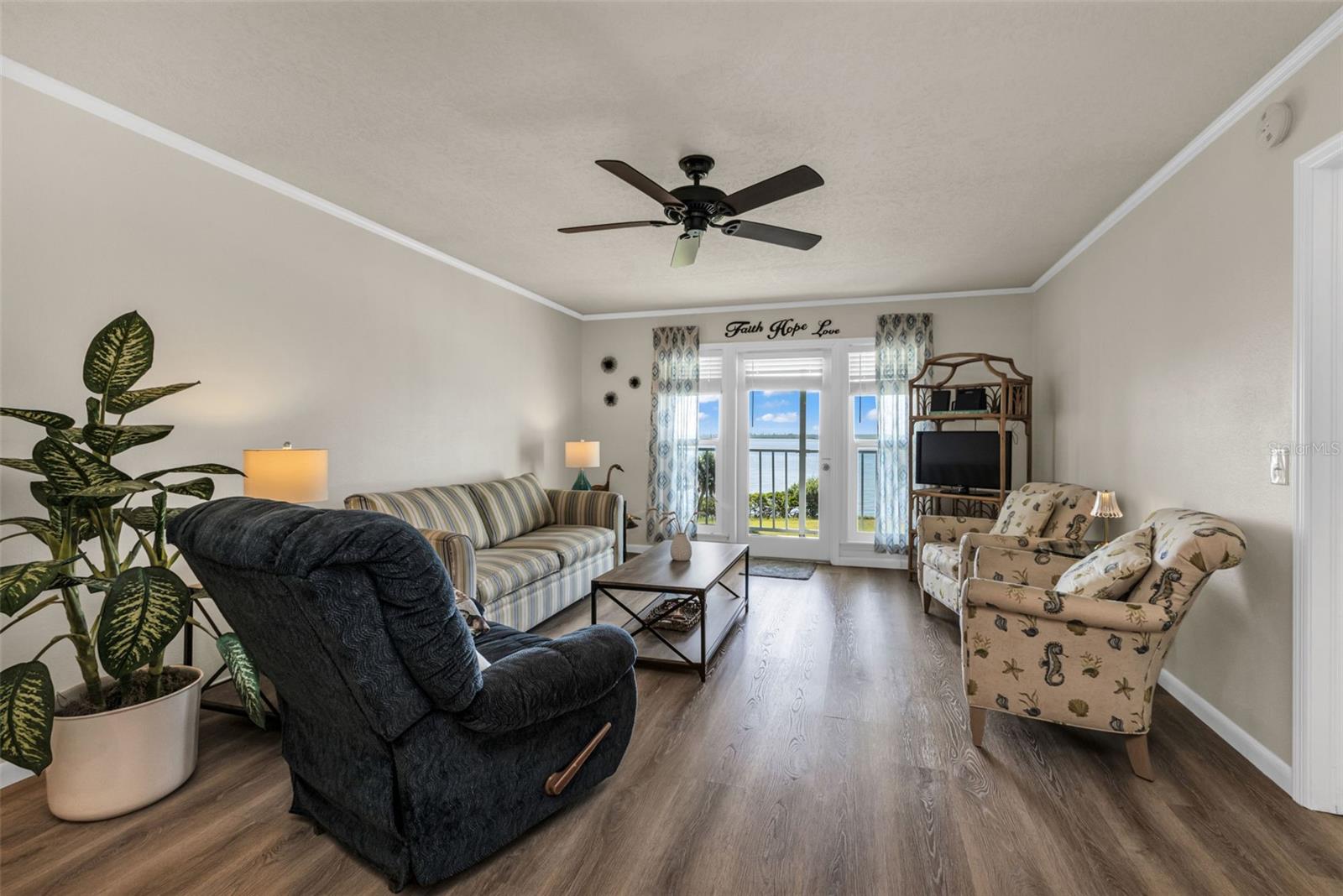 Image 14 of 43 For 4410 Warren Avenue 217