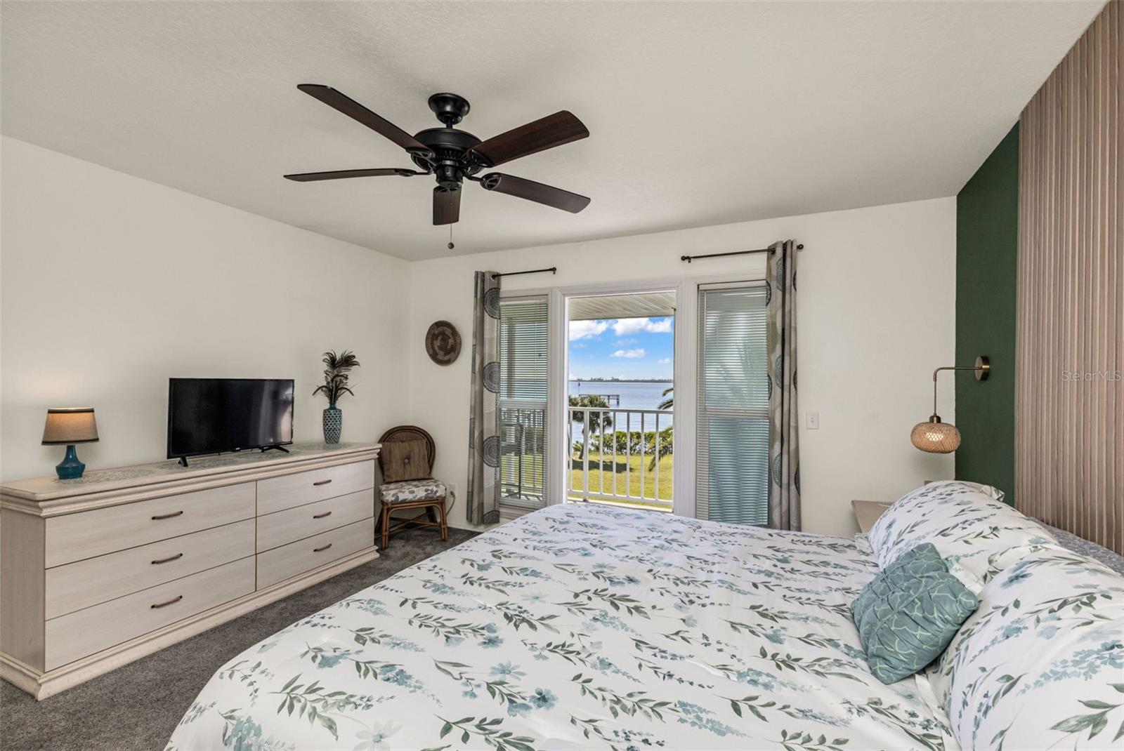 Image 18 of 43 For 4410 Warren Avenue 217