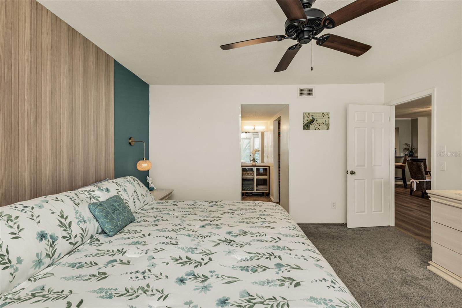 Image 19 of 43 For 4410 Warren Avenue 217