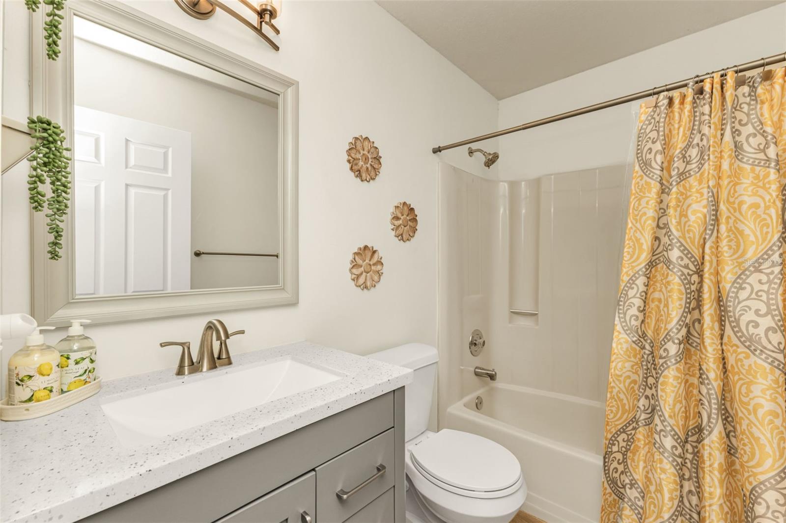 Image 24 of 43 For 4410 Warren Avenue 217