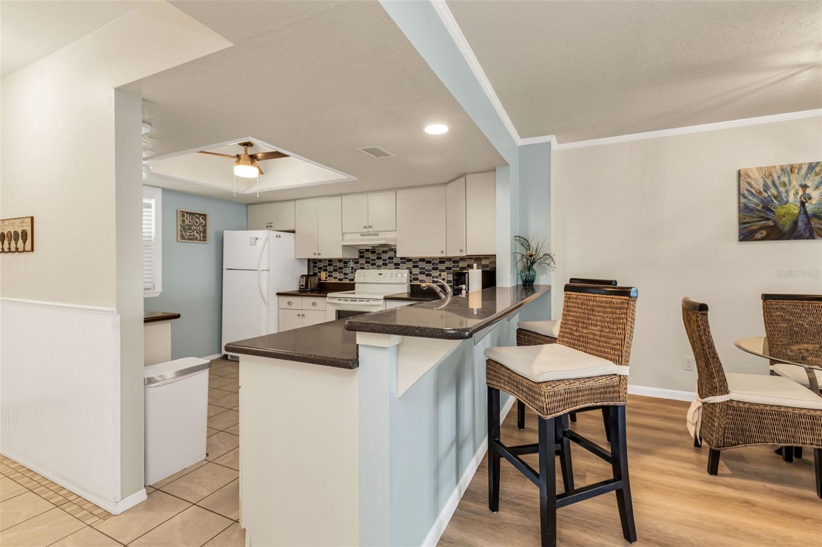 Image 5 of 43 For 4410 Warren Avenue 217