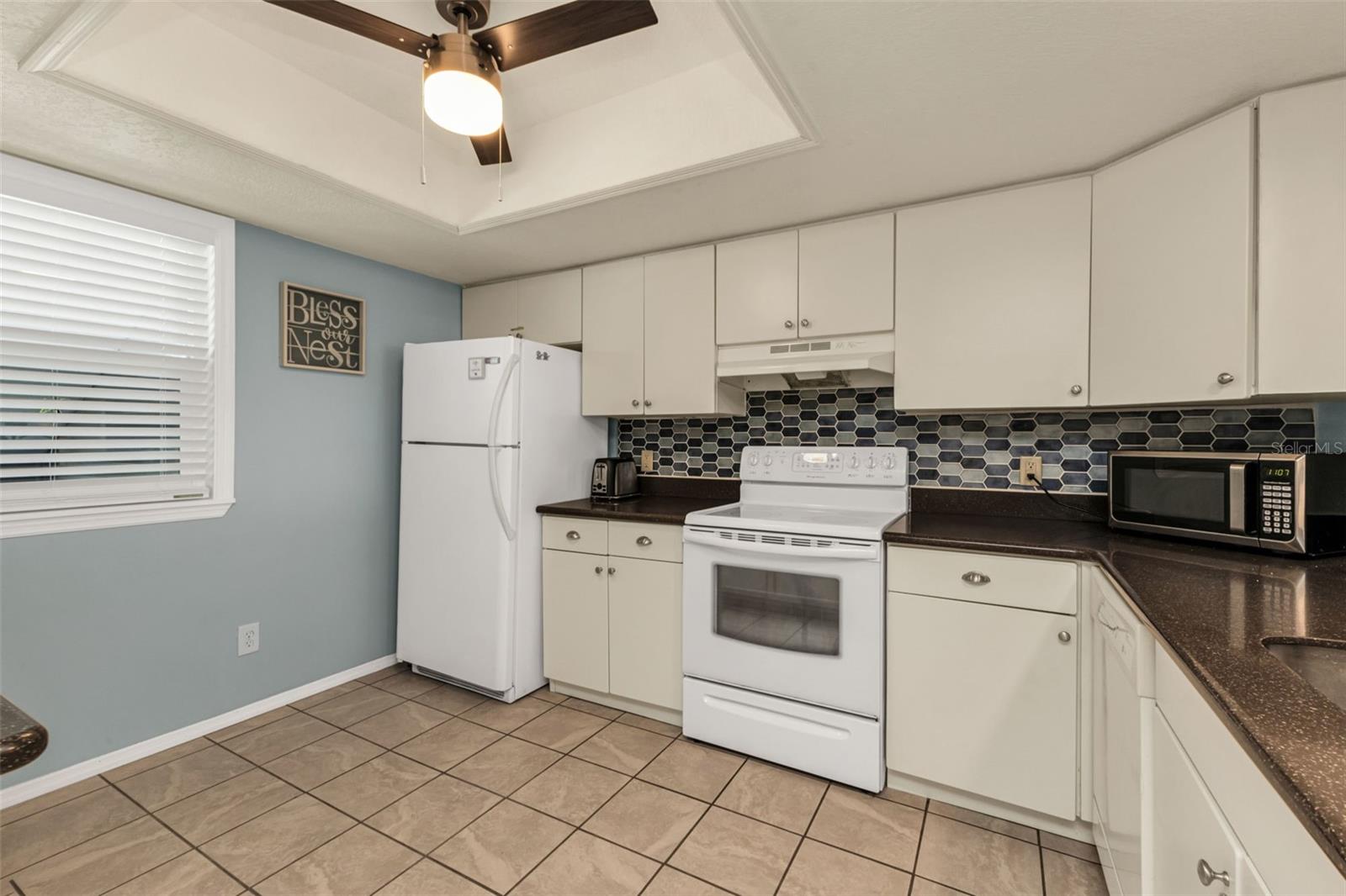 Image 6 of 43 For 4410 Warren Avenue 217