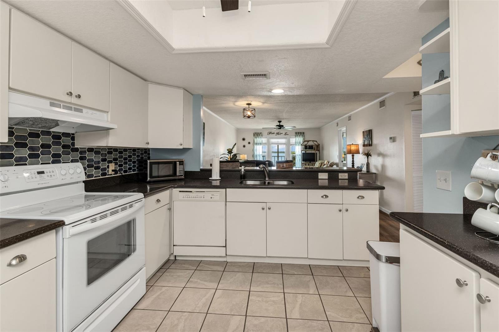 Image 9 of 43 For 4410 Warren Avenue 217