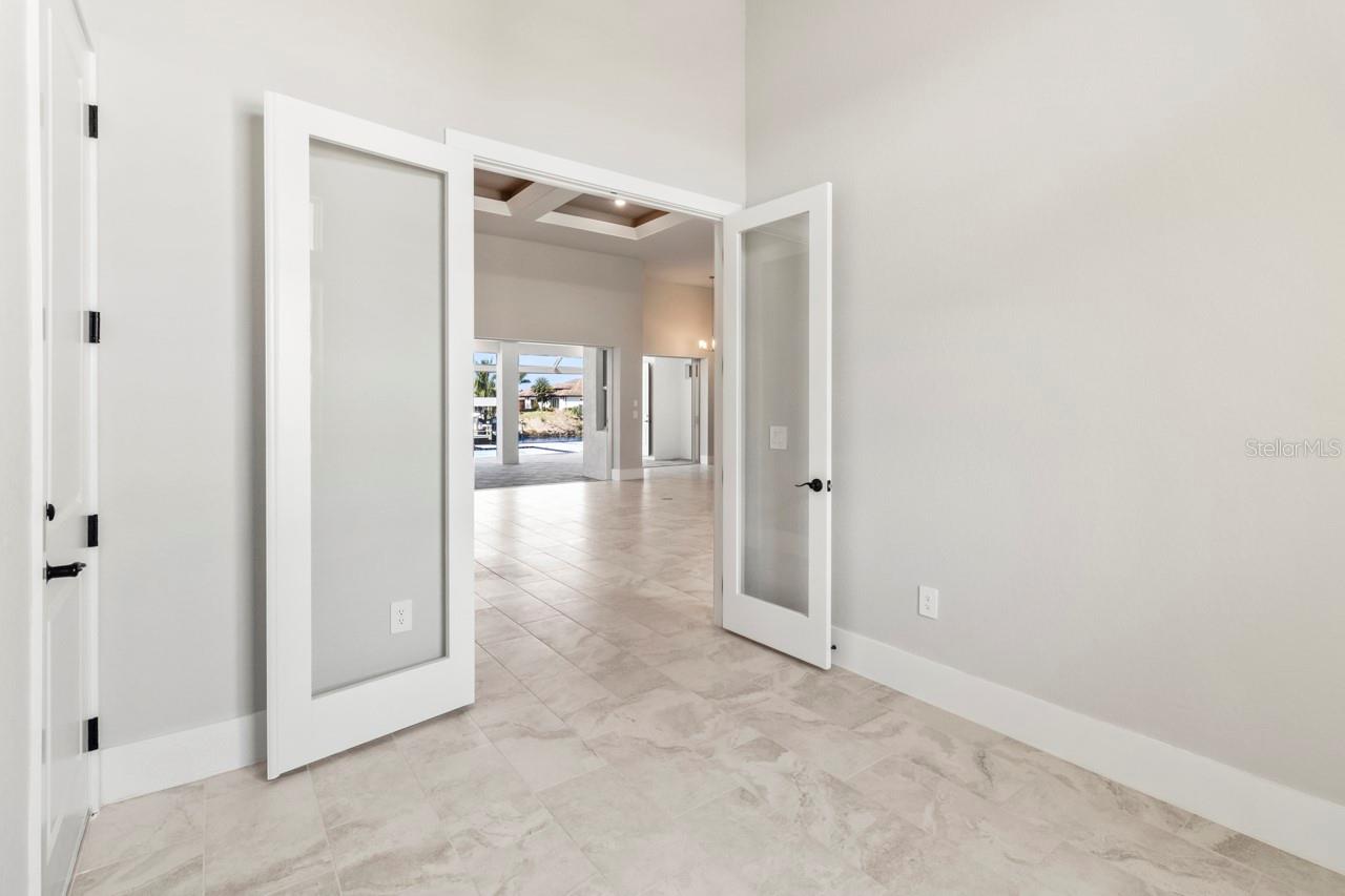 Image 20 of 61 For 2526 25th Avenue