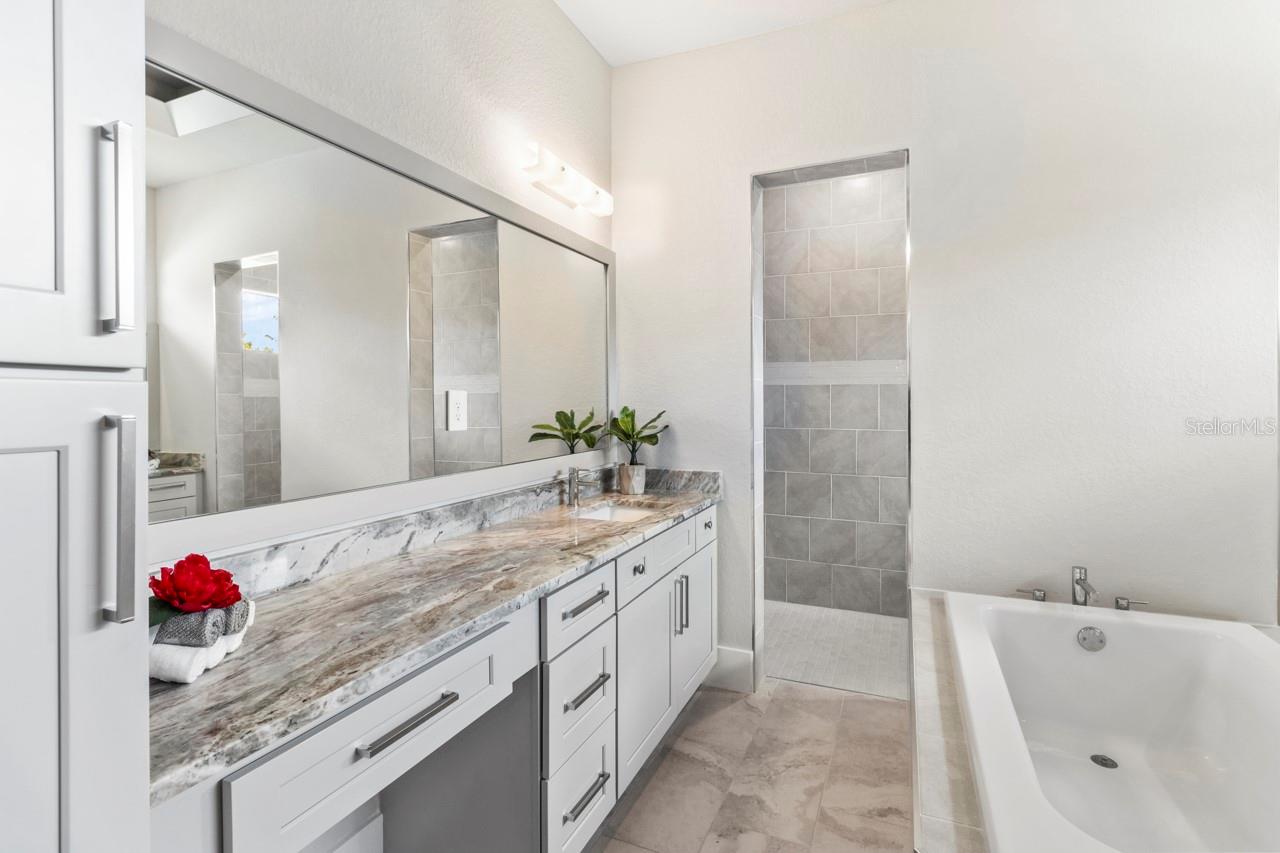 Image 28 of 61 For 2526 25th Avenue