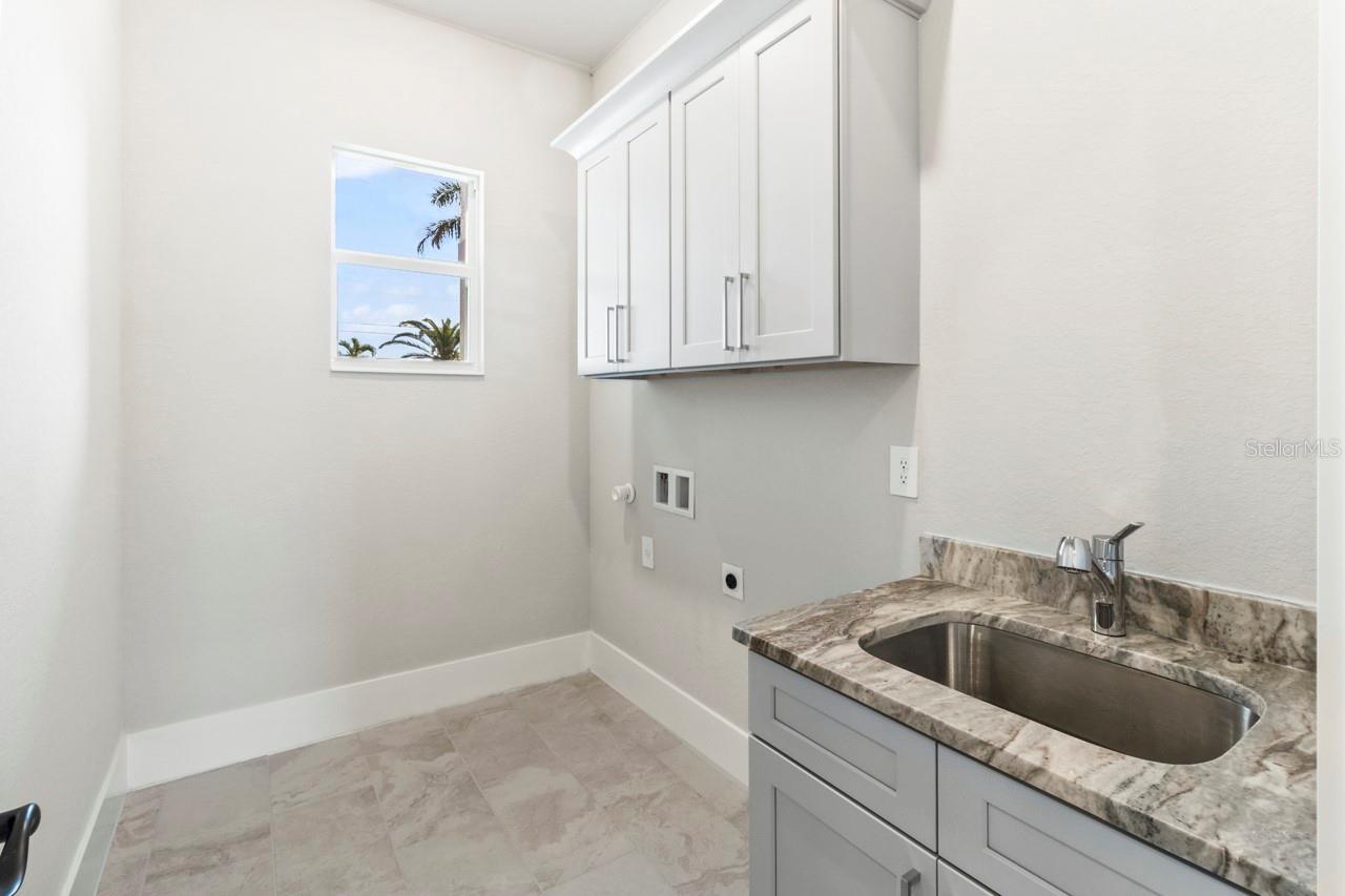 Image 39 of 61 For 2526 25th Avenue