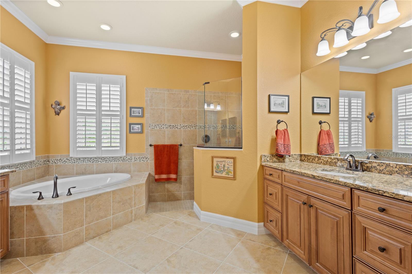 Image 12 of 62 For 5428 Royal Poinciana Way