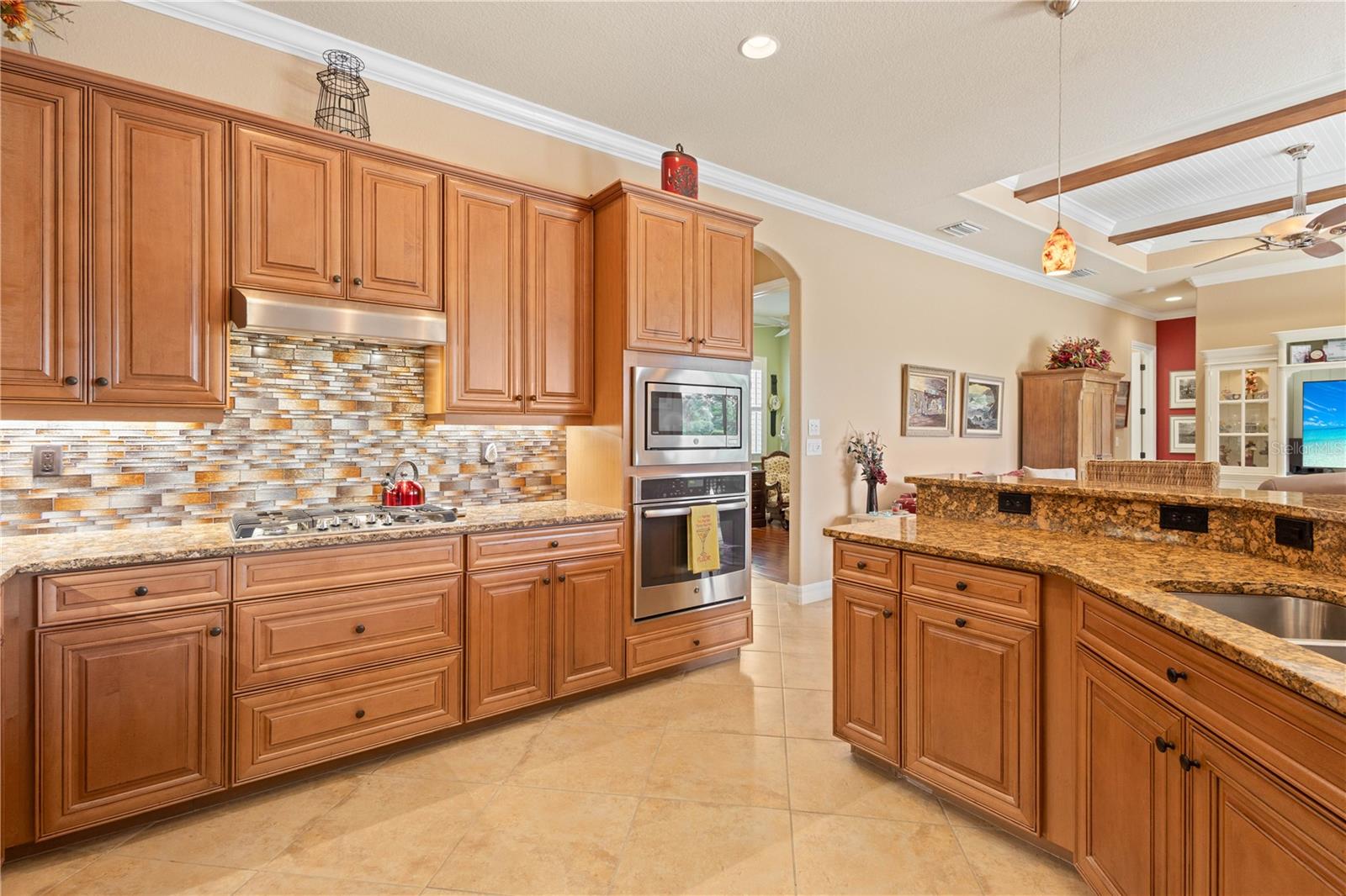 Image 17 of 62 For 5428 Royal Poinciana Way