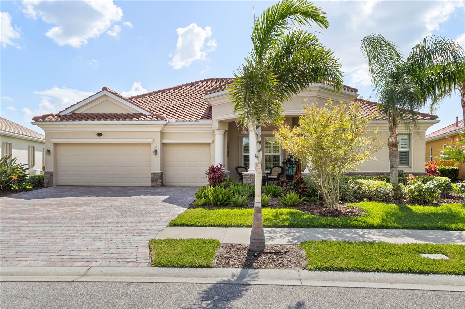 Image 2 of 62 For 5428 Royal Poinciana Way