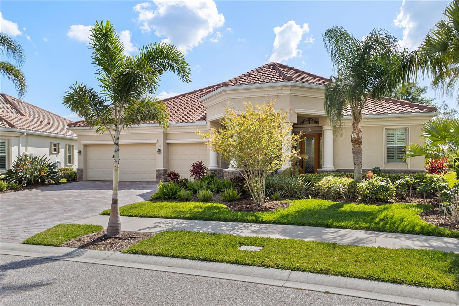 Image 3 of 62 For 5428 Royal Poinciana Way
