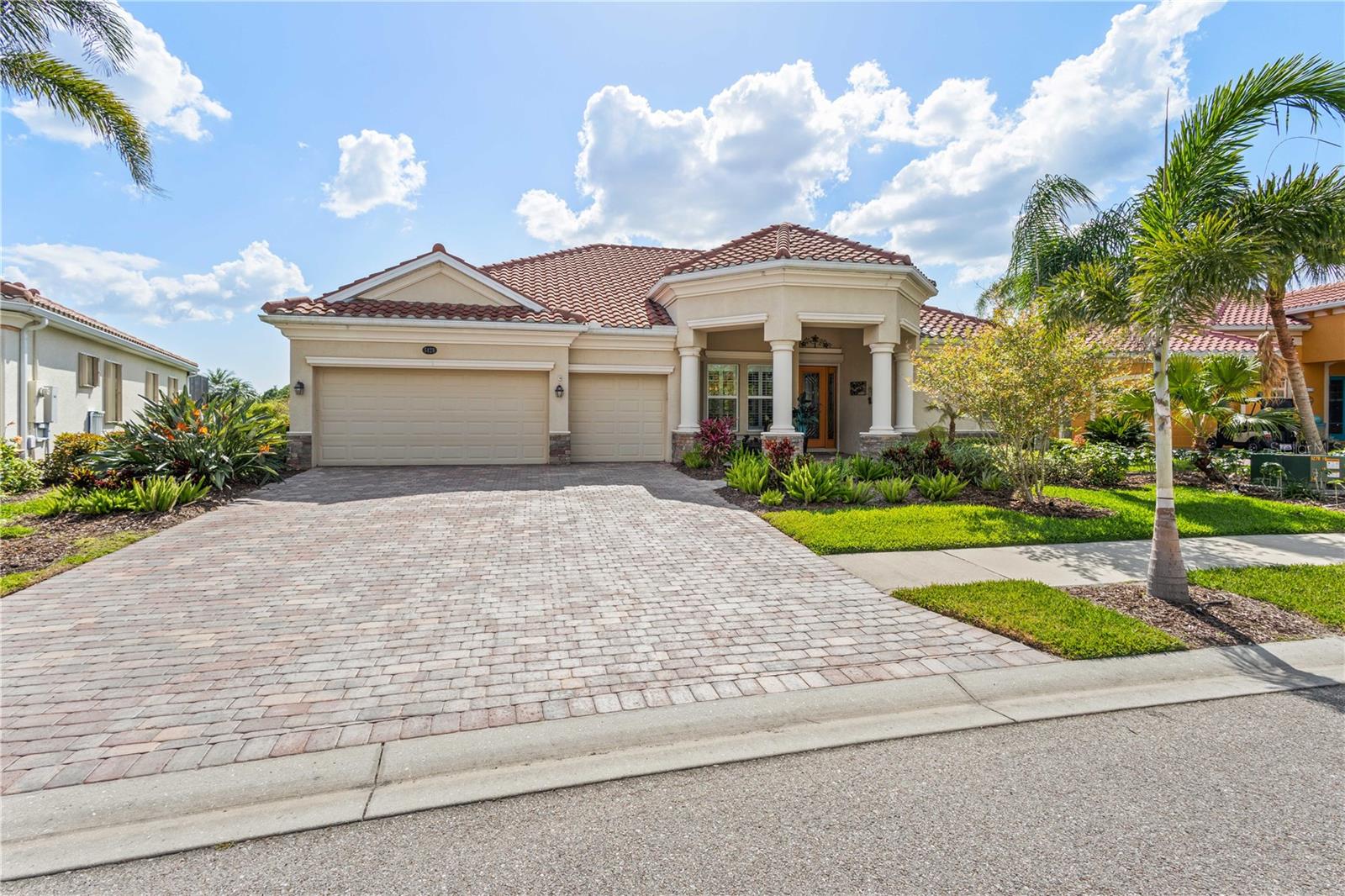 Image 4 of 62 For 5428 Royal Poinciana Way