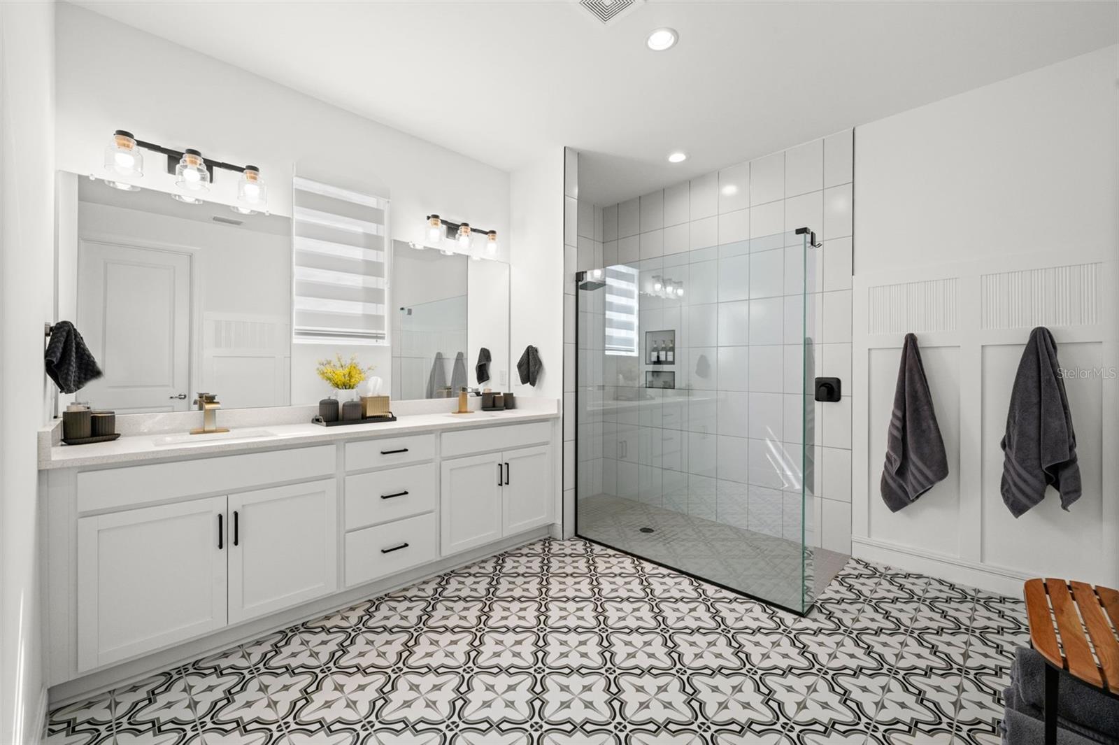 Image 23 of 67 For 44766 Kelsa Anne Loop