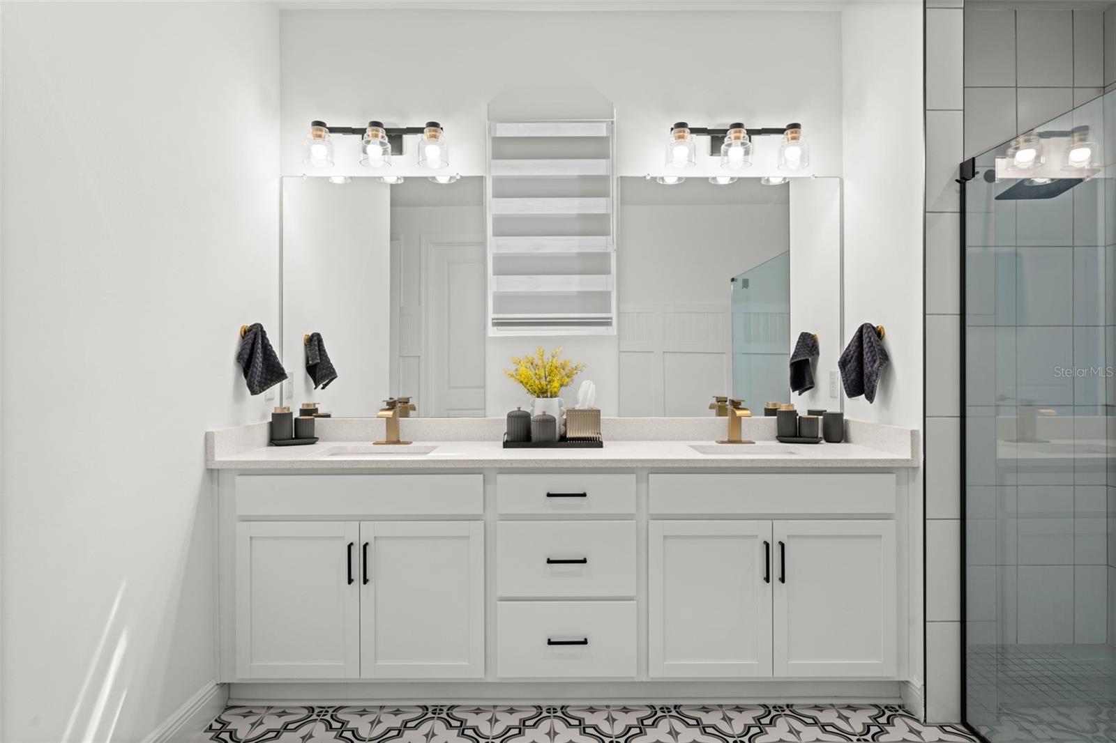 Image 25 of 67 For 44766 Kelsa Anne Loop