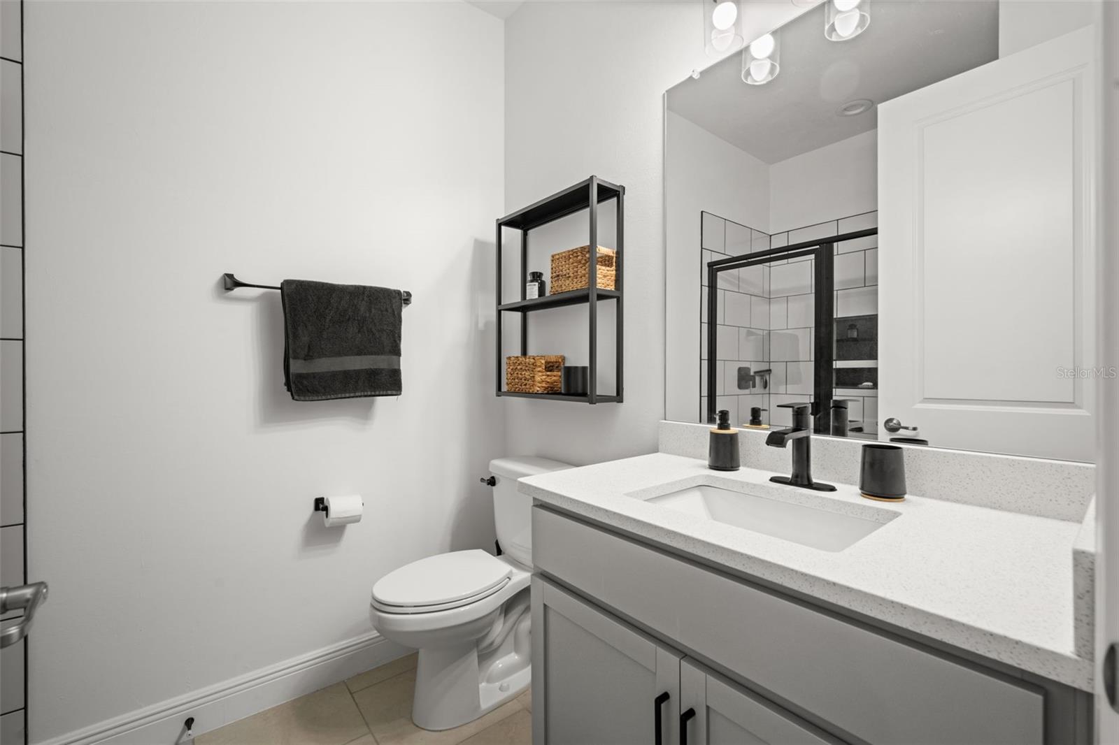 Image 27 of 67 For 44766 Kelsa Anne Loop