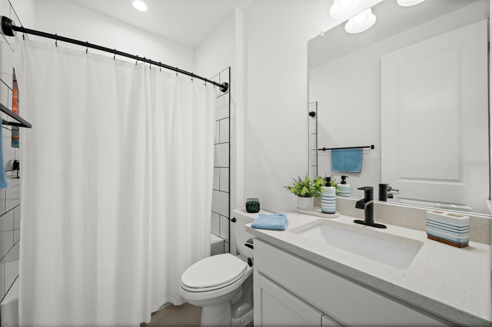 Image 28 of 67 For 44766 Kelsa Anne Loop