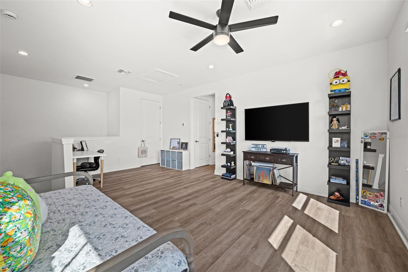 Image 33 of 67 For 44766 Kelsa Anne Loop