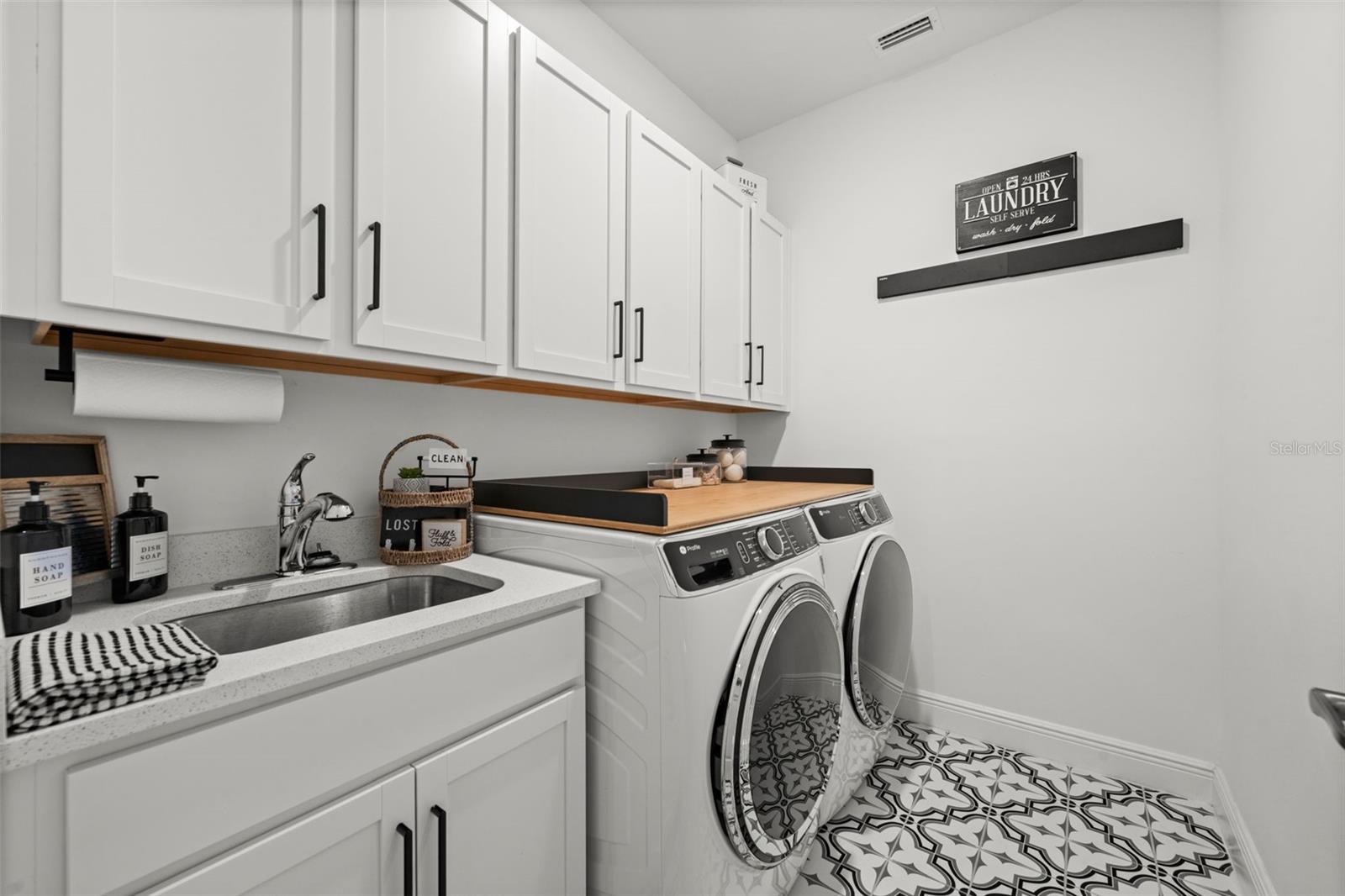 Image 46 of 67 For 44766 Kelsa Anne Loop