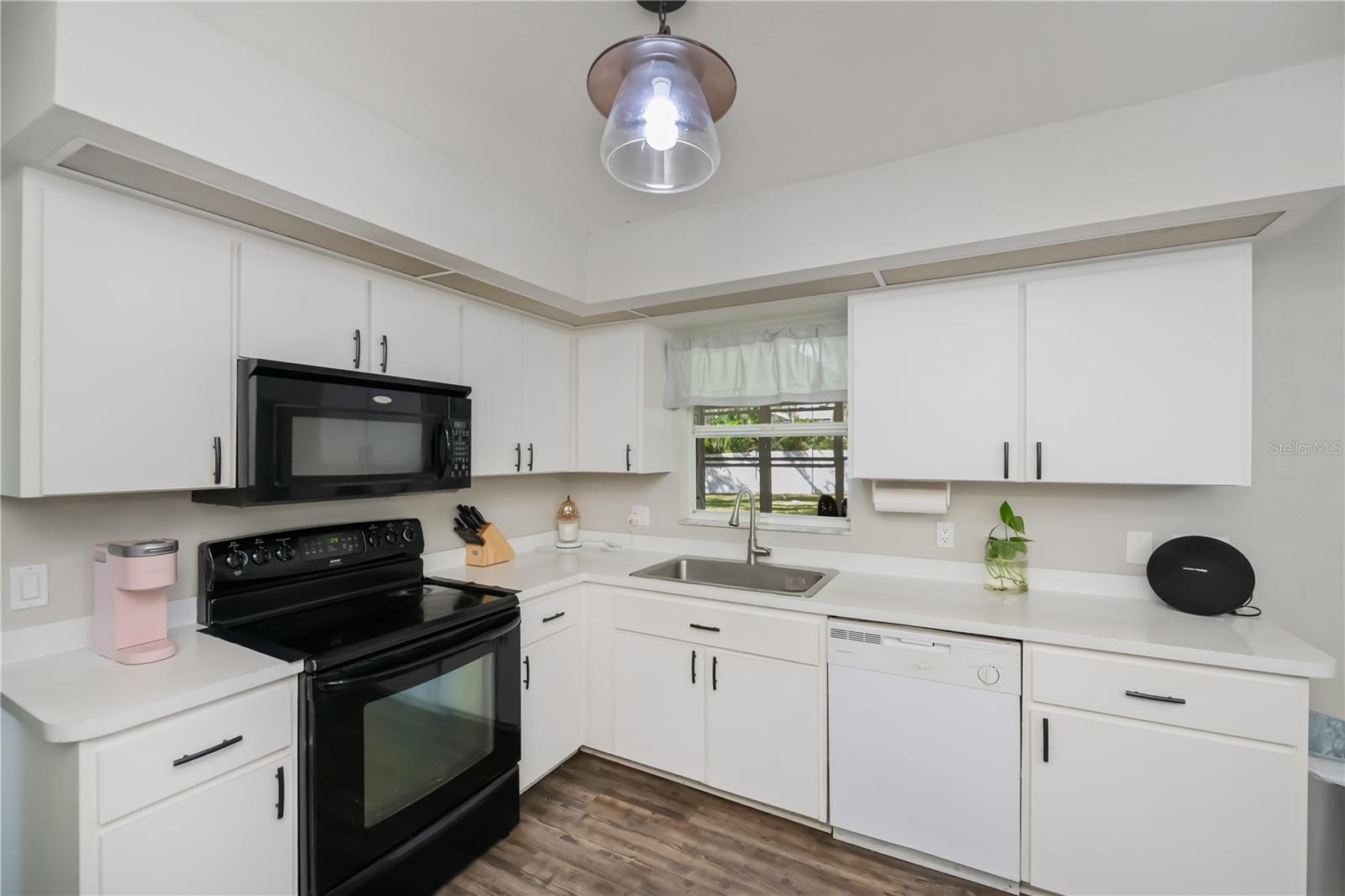 Image 11 of 63 For 18530 Hottelet Circle