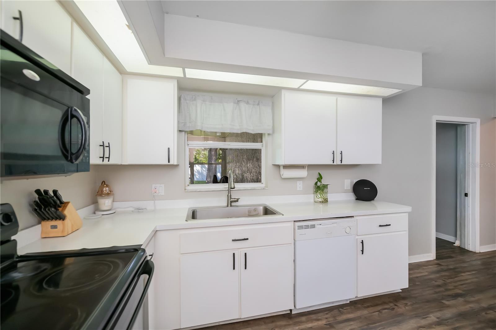 Image 18 of 63 For 18530 Hottelet Circle