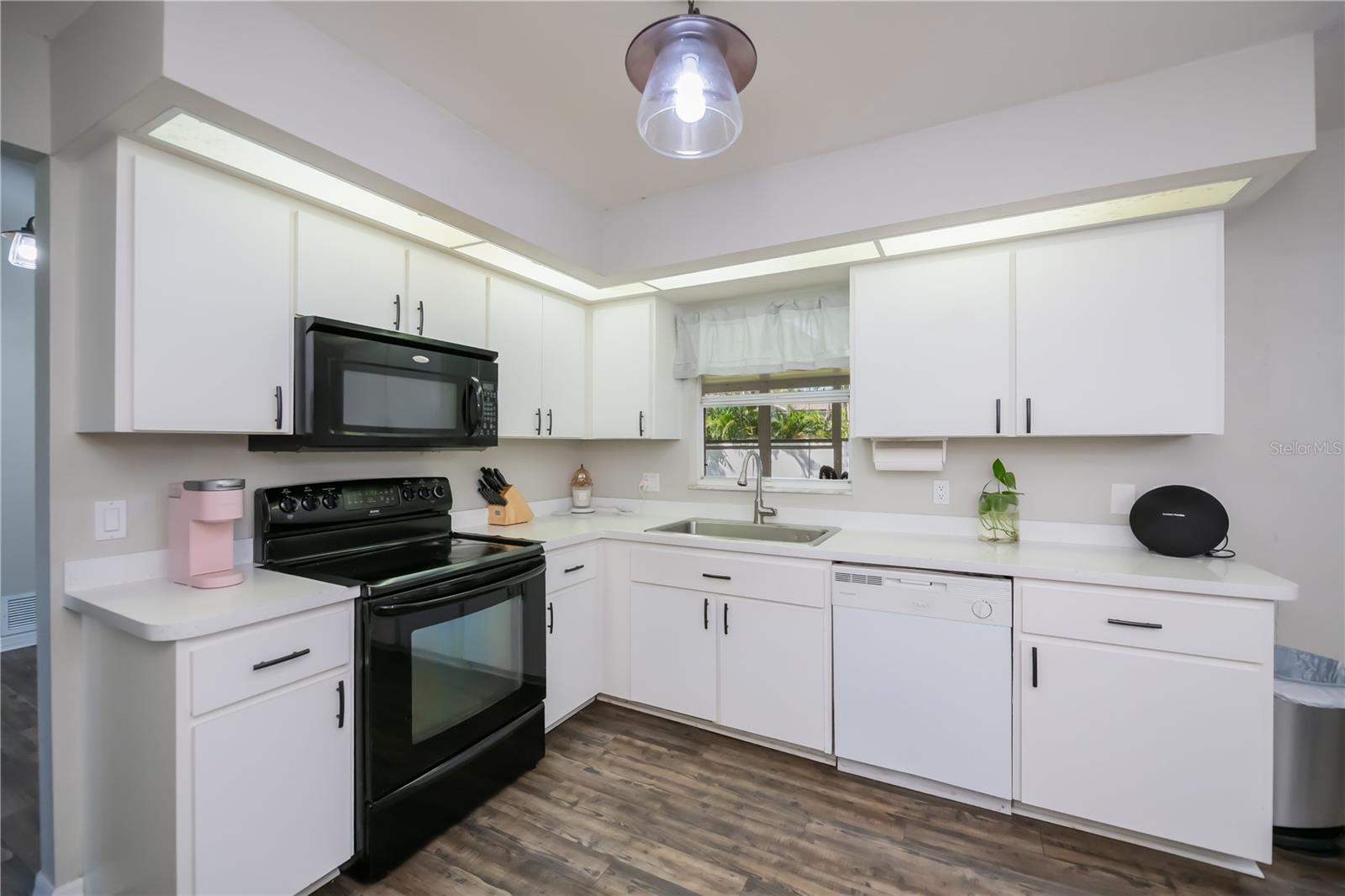 Image 19 of 63 For 18530 Hottelet Circle