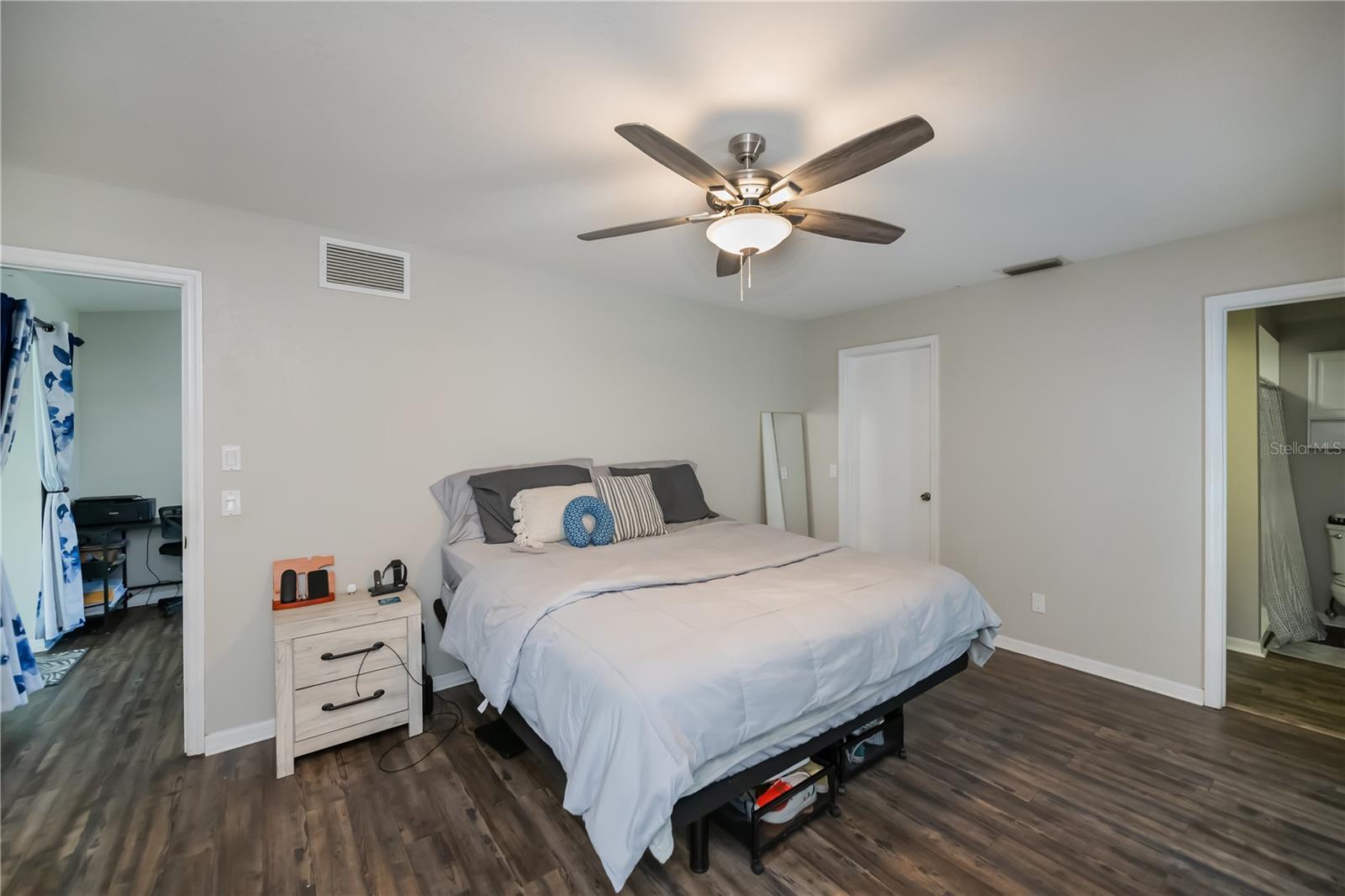 Image 22 of 63 For 18530 Hottelet Circle