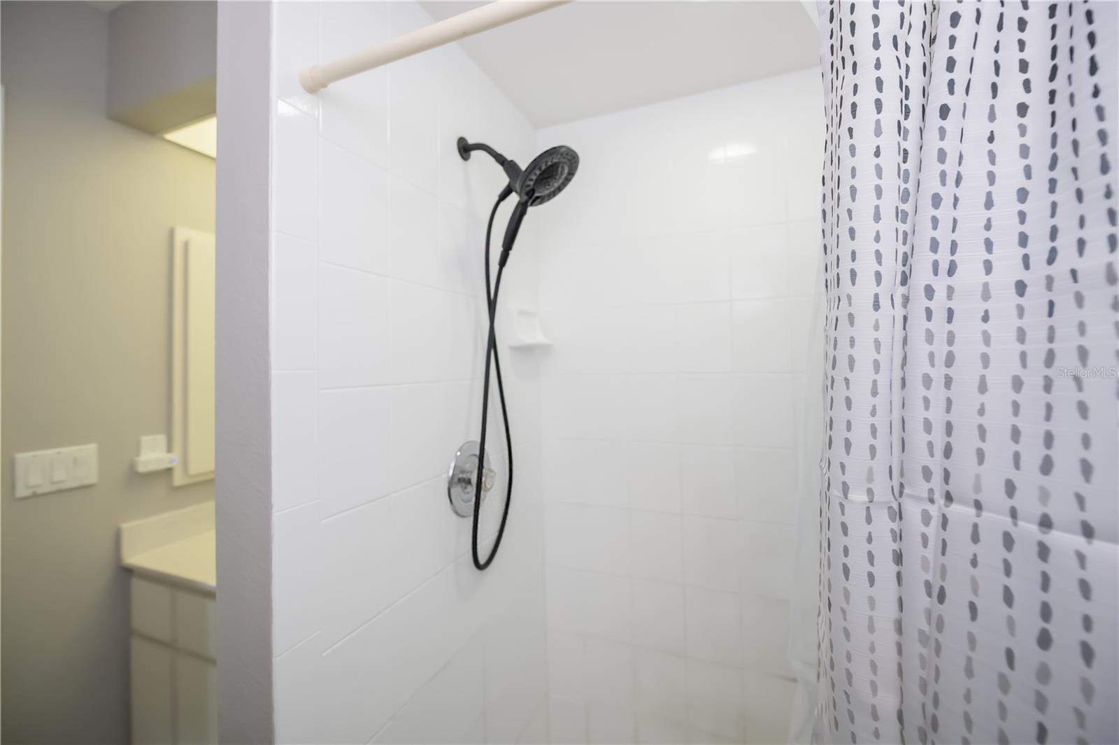 Image 26 of 63 For 18530 Hottelet Circle