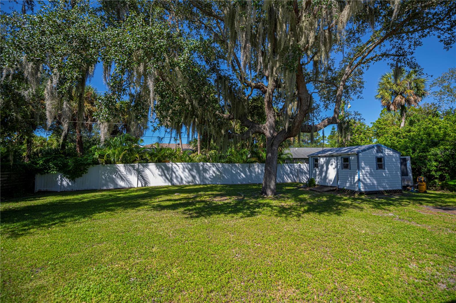 Image 49 of 63 For 18530 Hottelet Circle