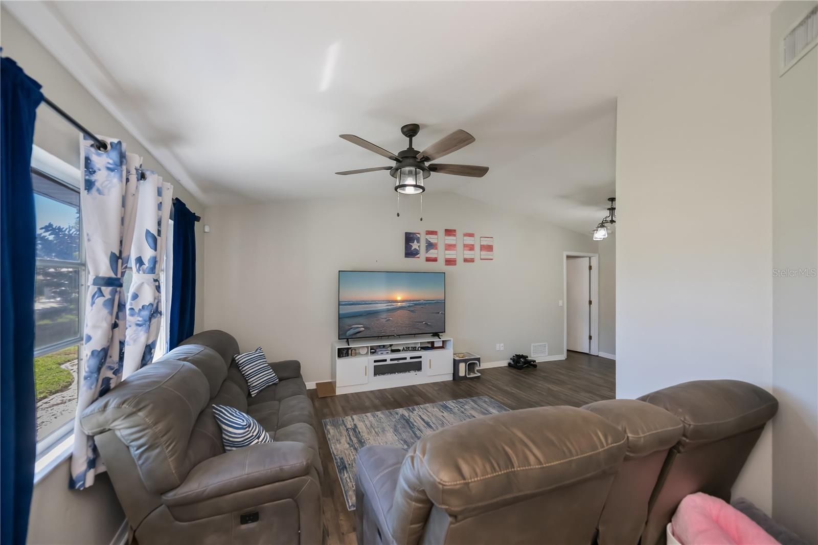 Image 8 of 63 For 18530 Hottelet Circle