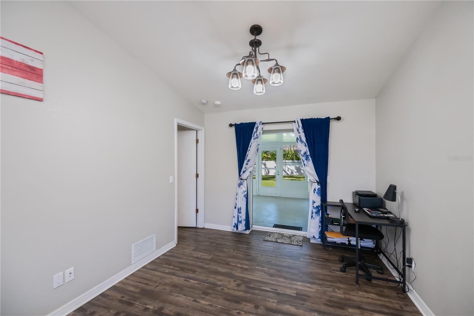 Image 9 of 63 For 18530 Hottelet Circle