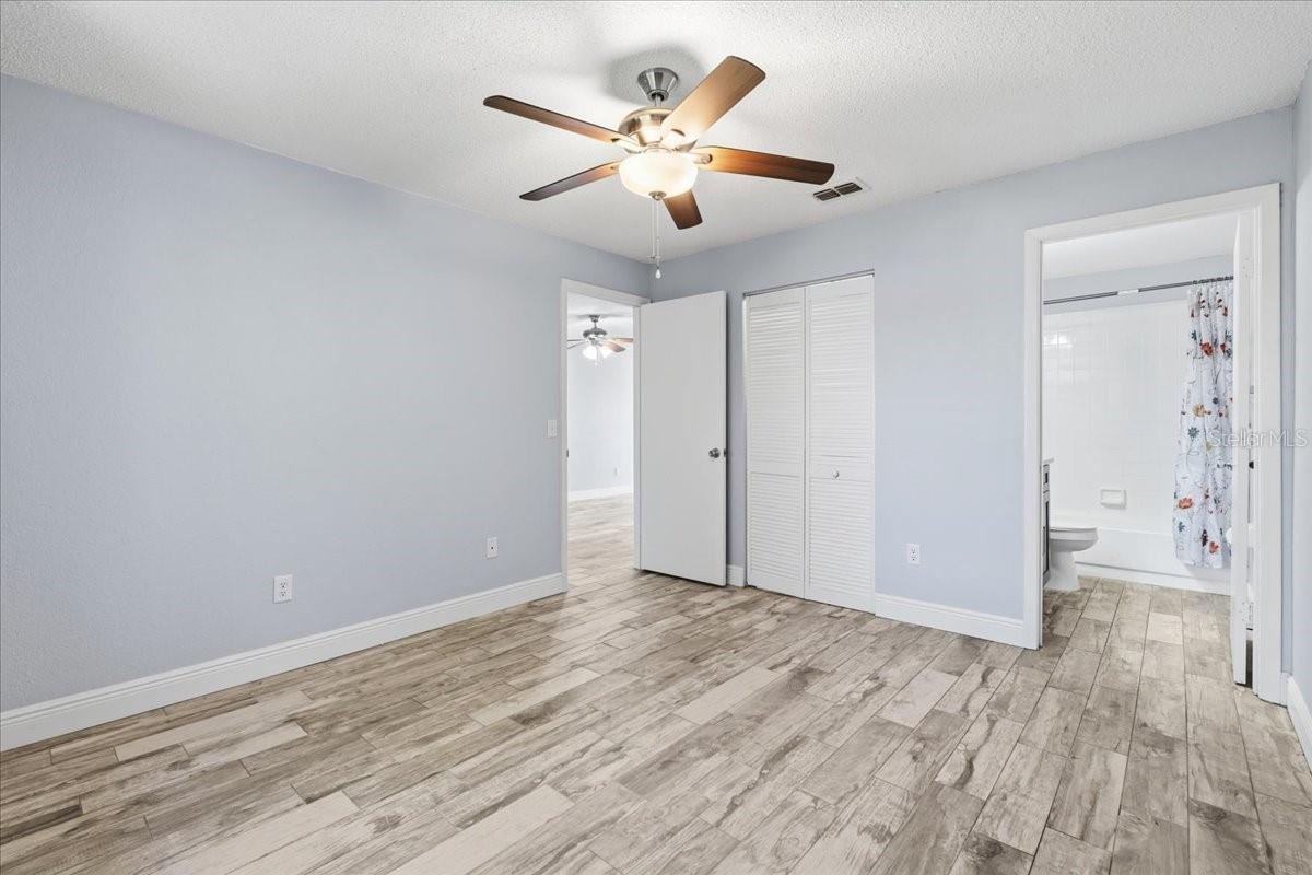 Image 20 of 40 For 25100 Sandhill Boulevard 201