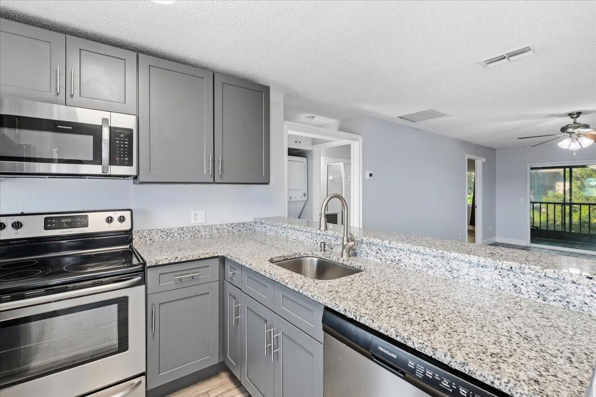 Image 6 of 40 For 25100 Sandhill Boulevard 201