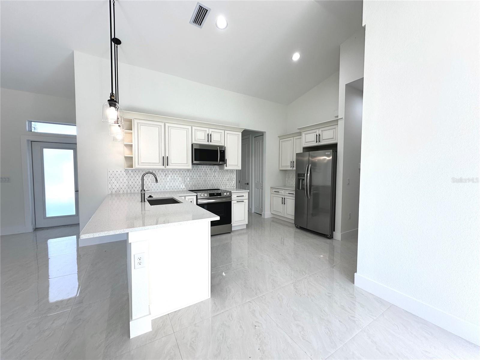 Image 13 of 40 For 1466 Dewitt Street