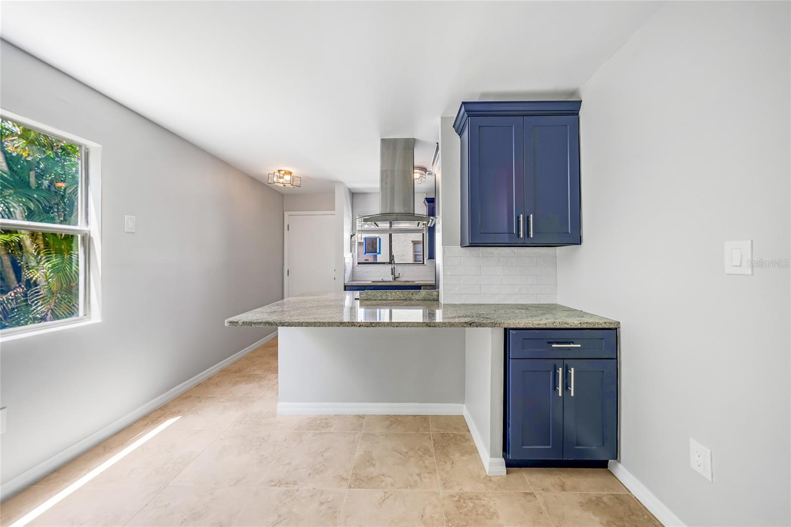 Image 11 of 57 For 1001 Marion Avenue 14