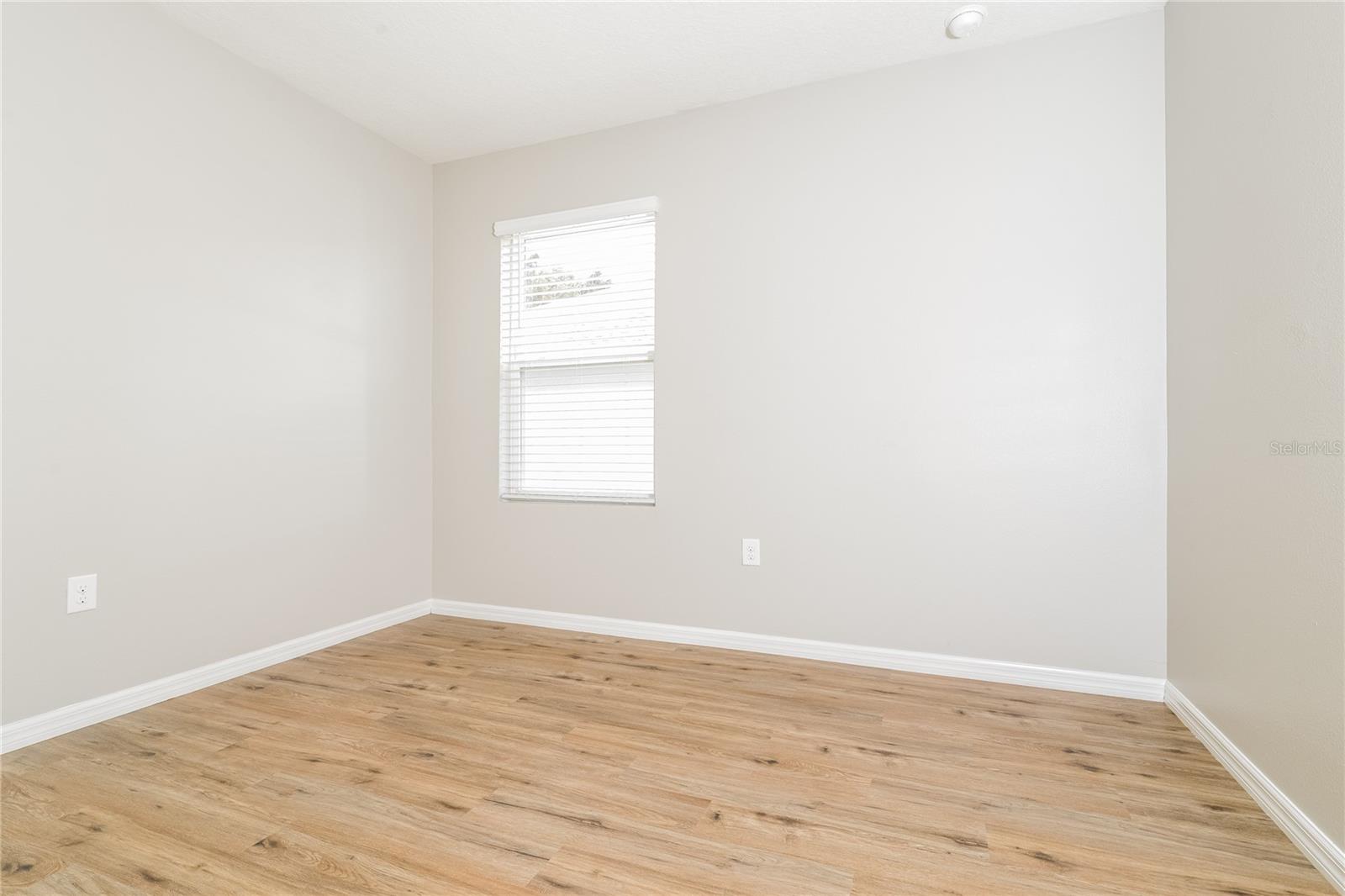 Image 10 of 15 For 1754 Point O Woods Court