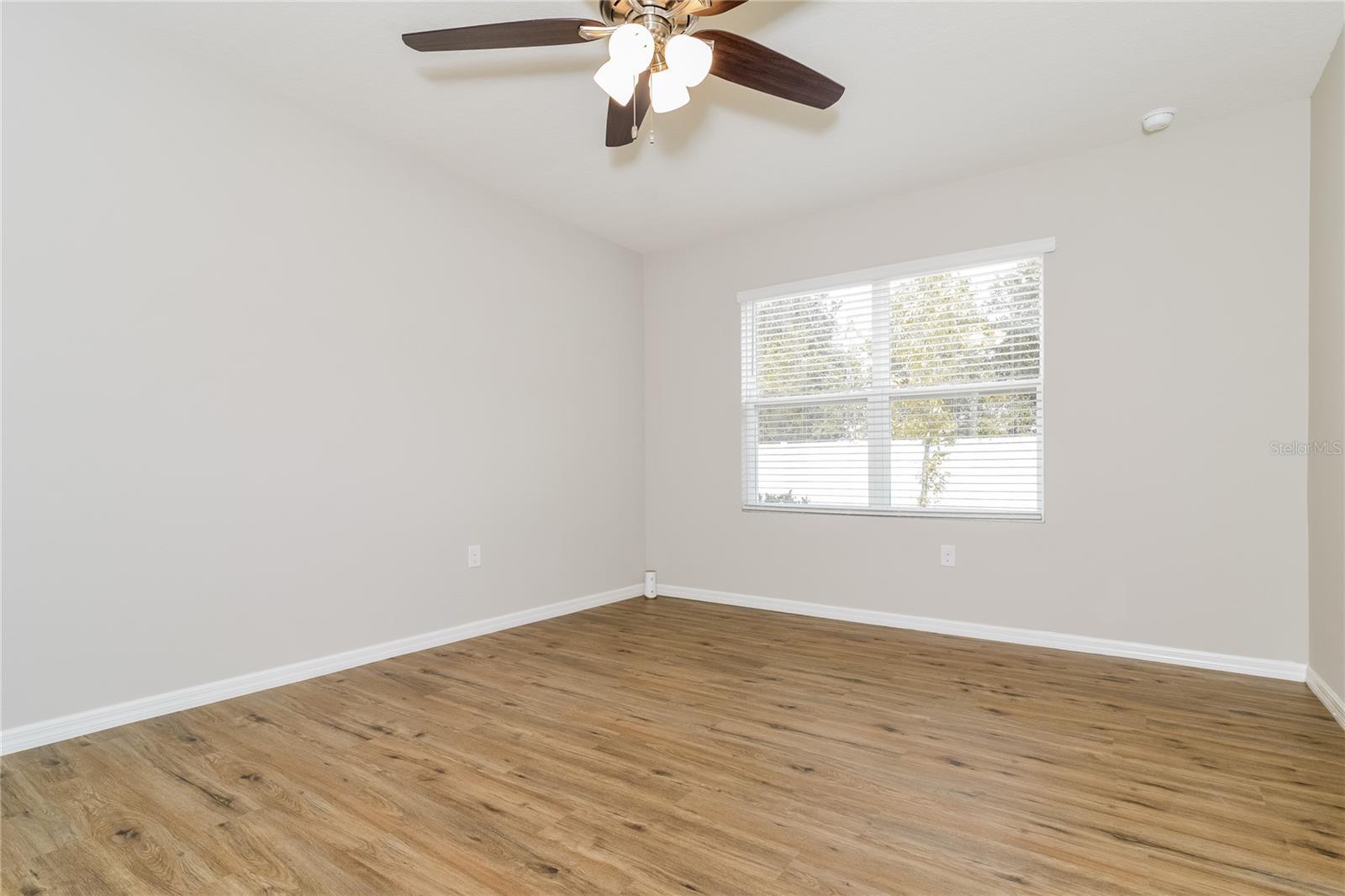 Image 12 of 15 For 1754 Point O Woods Court