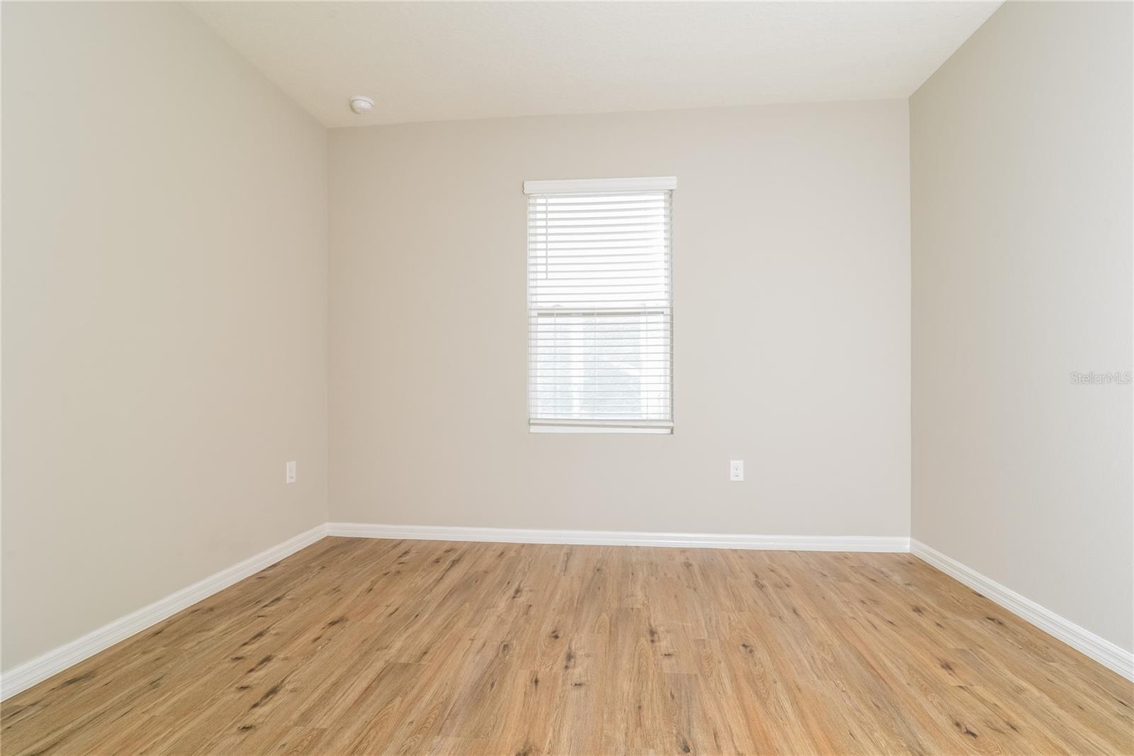 Image 8 of 15 For 1754 Point O Woods Court