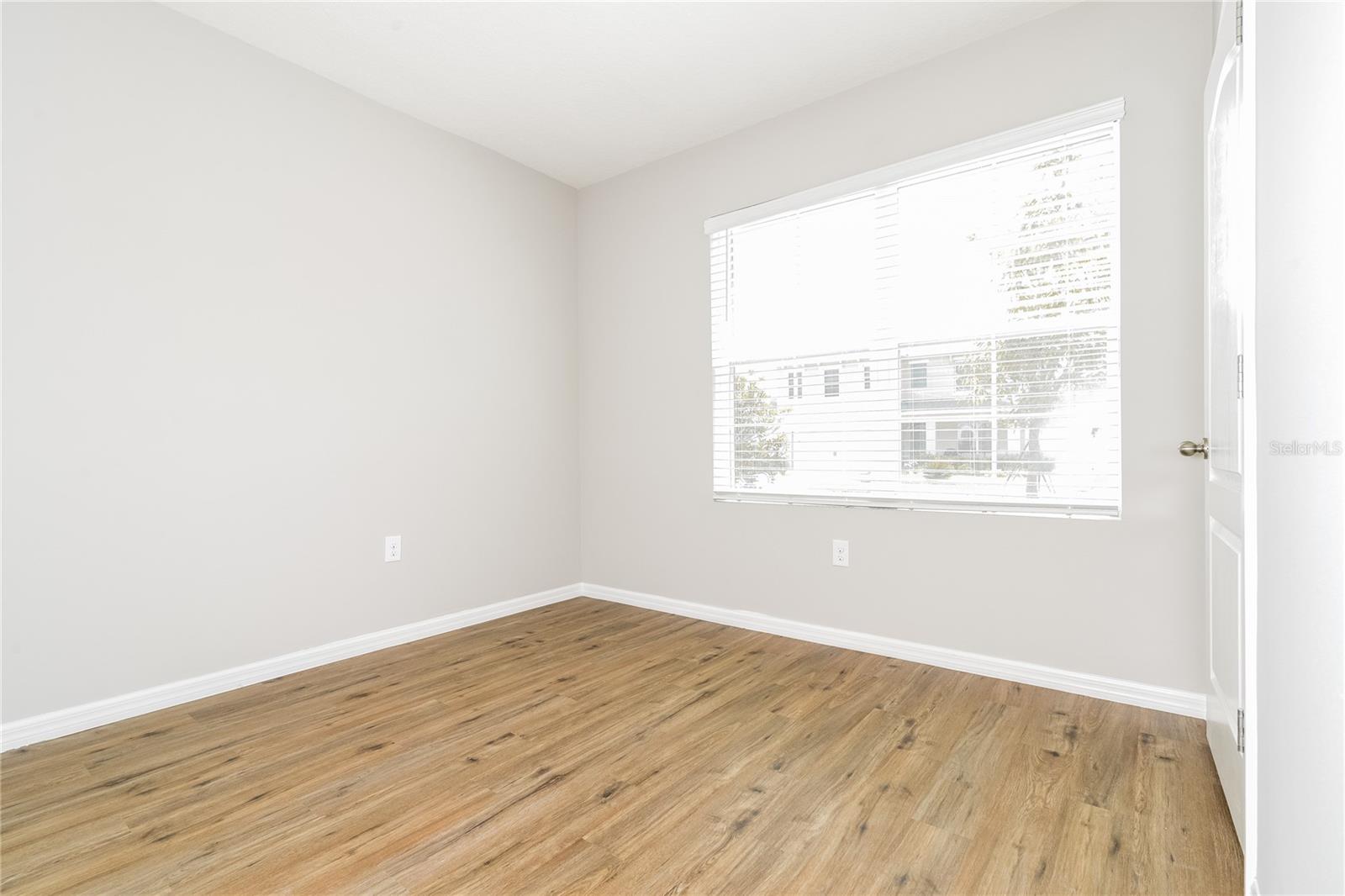 Image 9 of 15 For 1754 Point O Woods Court