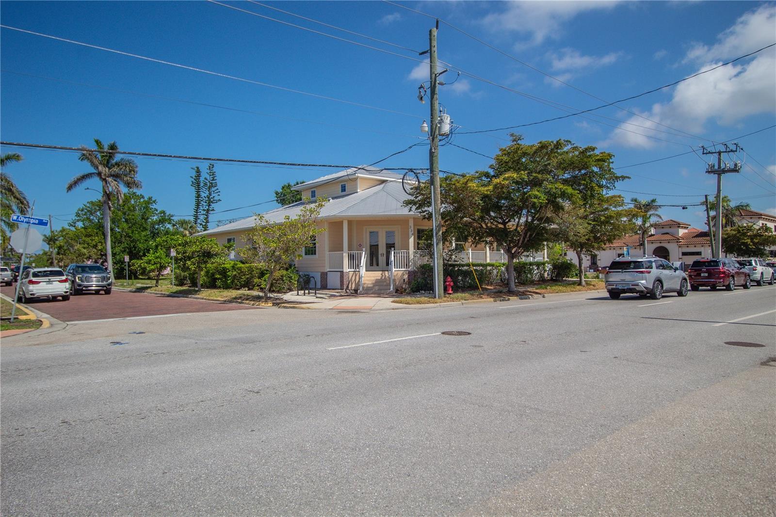 Image 23 of 32 For 334 Olympia Avenue