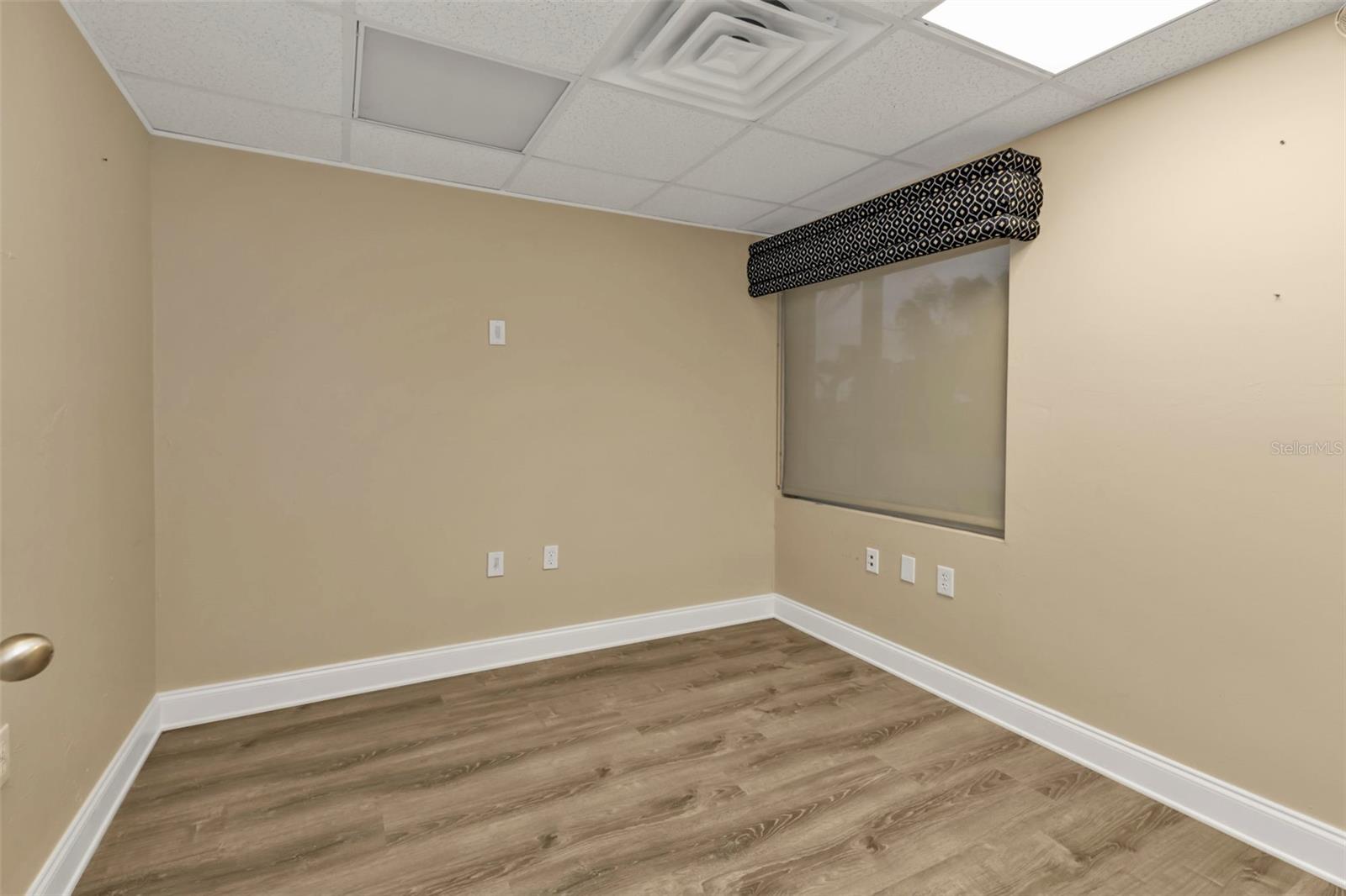 Image 12 of 40 For 128 Charlotte Avenue 117b