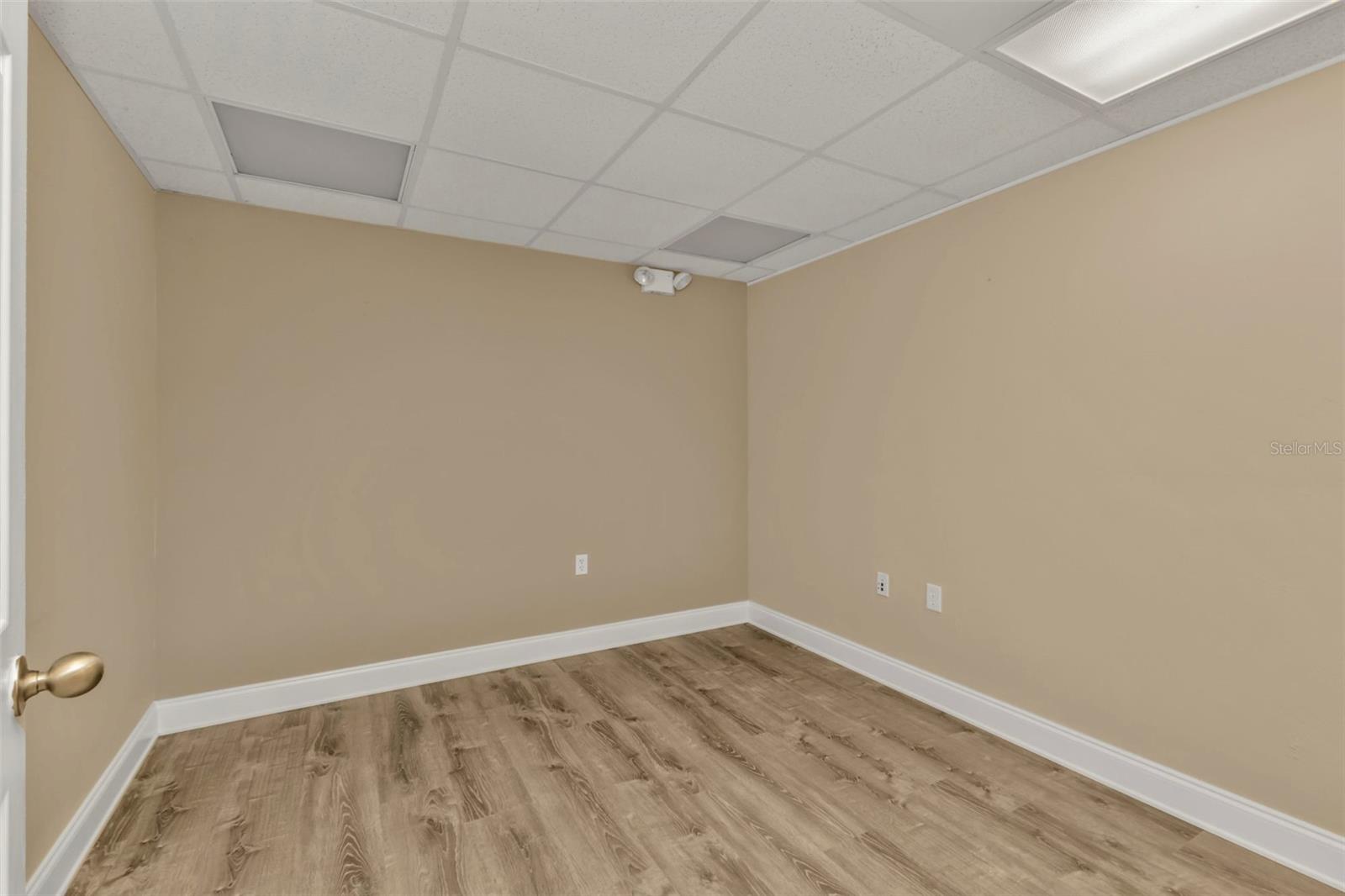 Image 15 of 40 For 128 Charlotte Avenue 117b