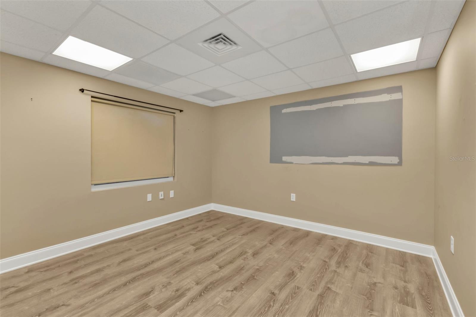 Image 18 of 40 For 128 Charlotte Avenue 117b