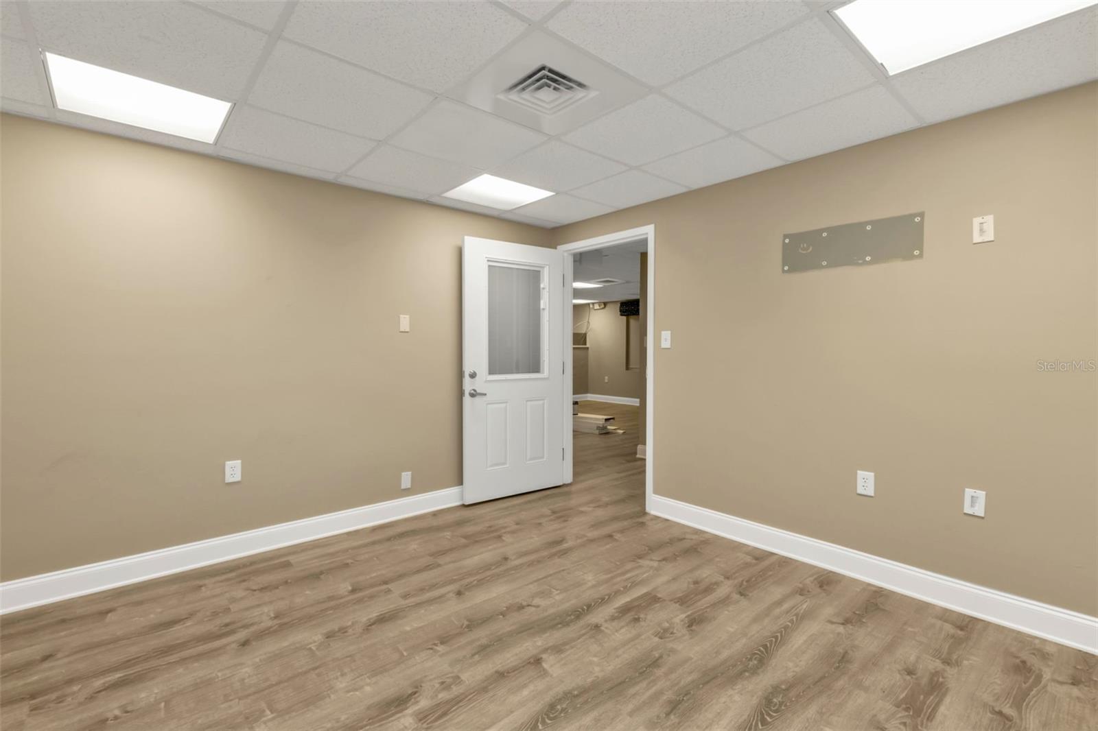 Image 19 of 40 For 128 Charlotte Avenue 117b