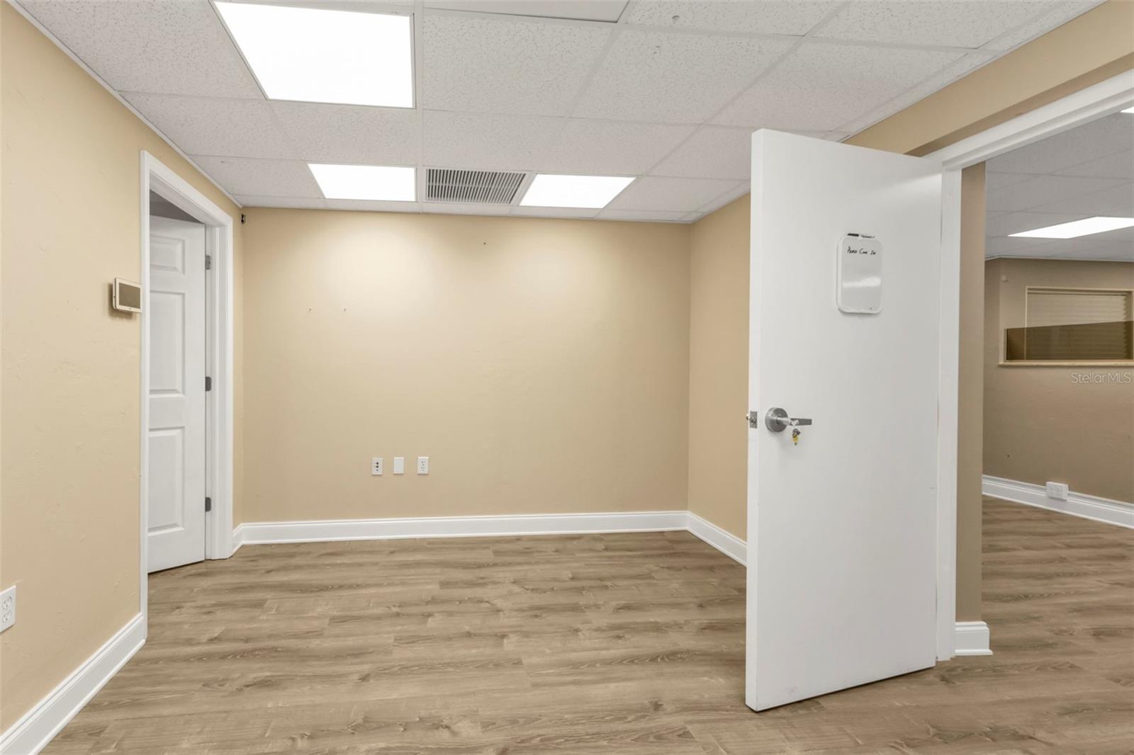 Image 38 of 40 For 128 Charlotte Avenue 117b