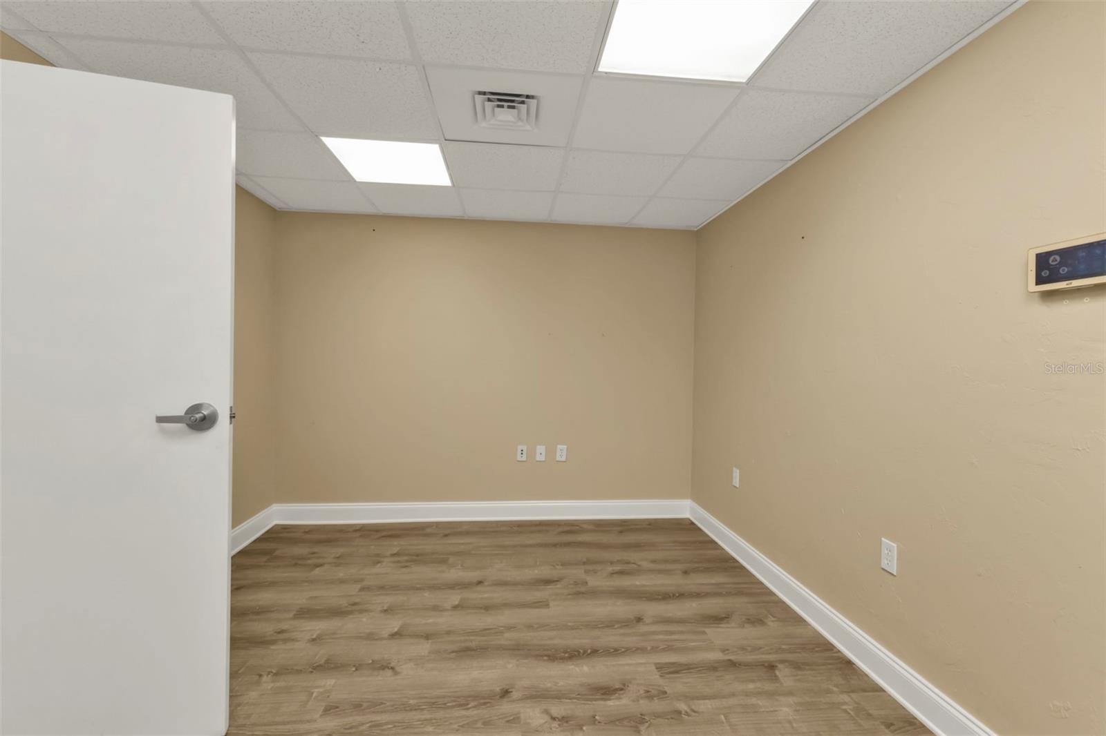 Image 39 of 40 For 128 Charlotte Avenue 117b