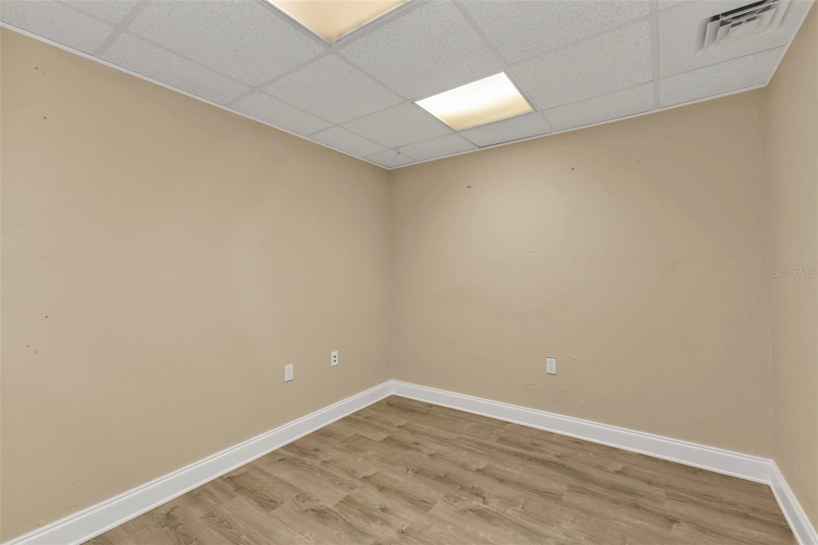 Image 6 of 40 For 128 Charlotte Avenue 117b