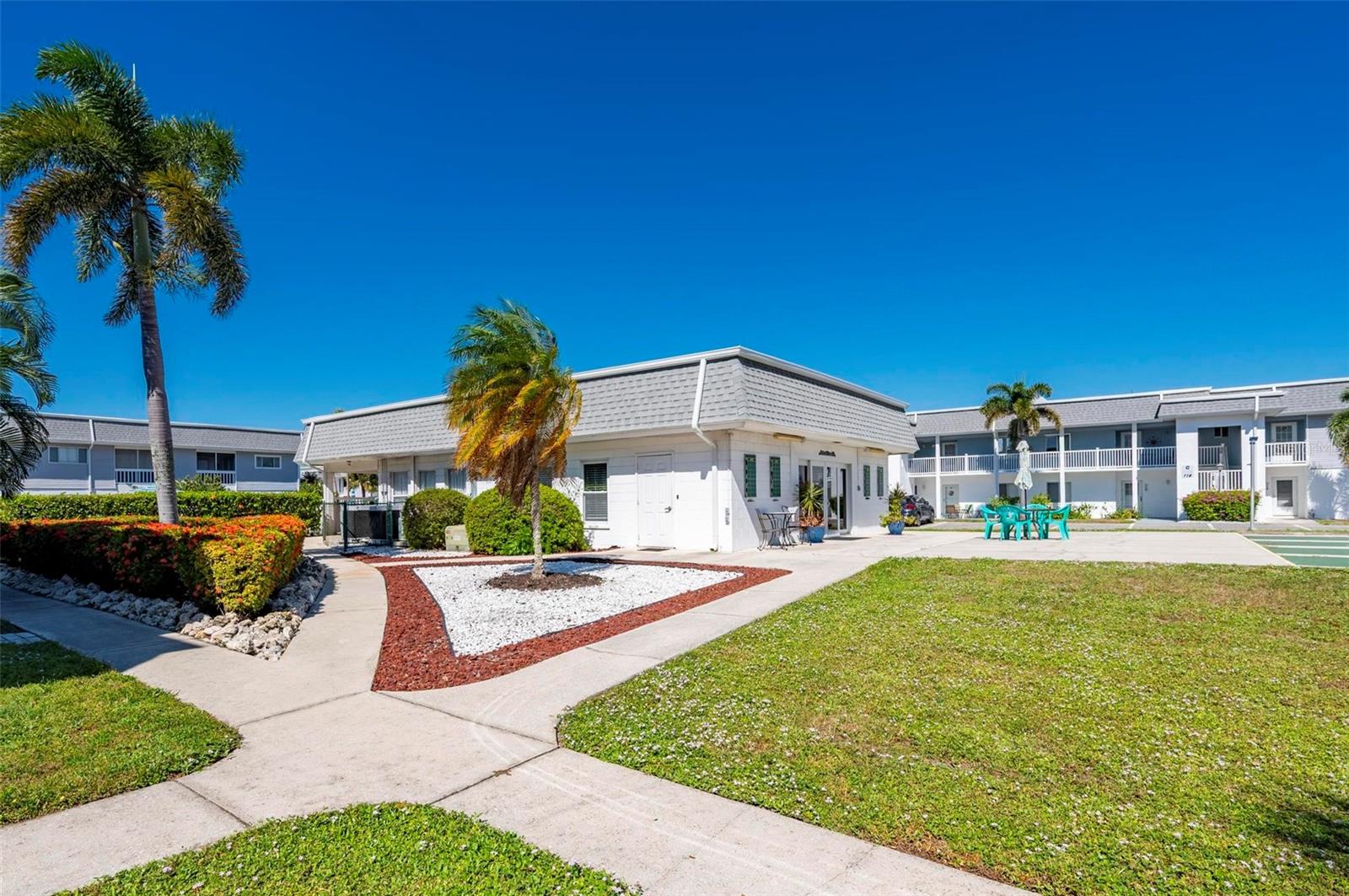 Image 32 of 64 For 22375 Edgewater Drive 234